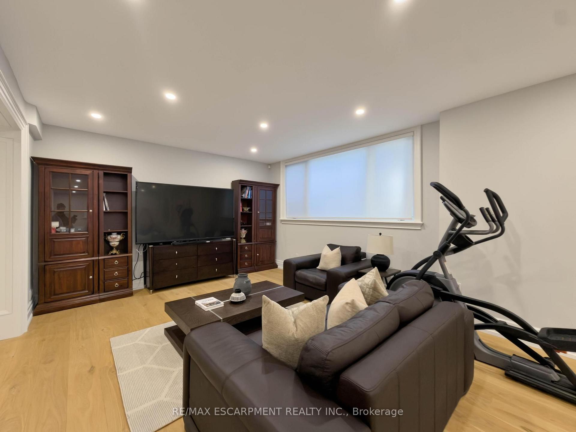 Photo 37 of 236 Poplar Drive, Burlington, Shoreacres — HOMEH