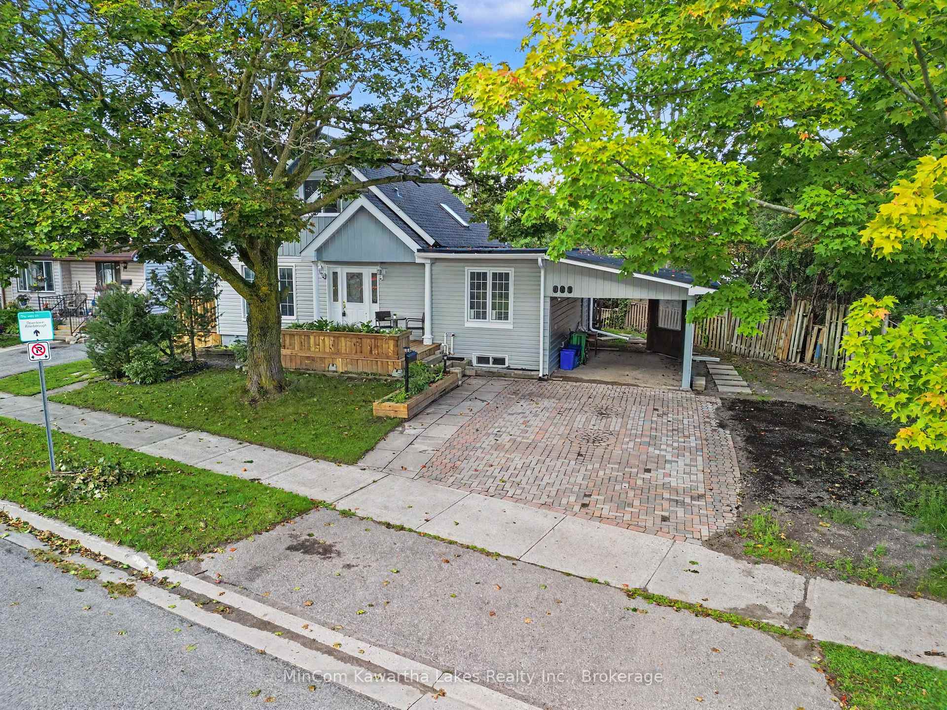 Photo 2 of 811 Morphet Avenue, Peterborough, Otonabee Ward 1 — HOMEH