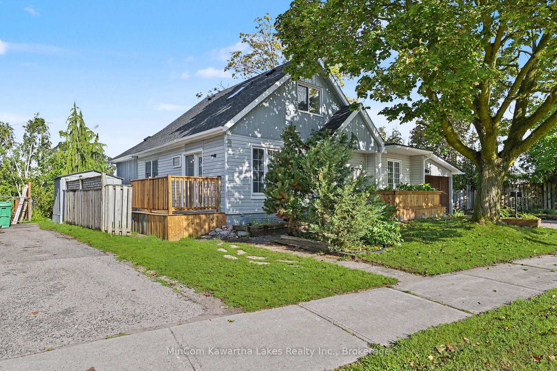 Photo 4 of 811 Morphet Avenue, Peterborough, Otonabee Ward 1 — HOMEH