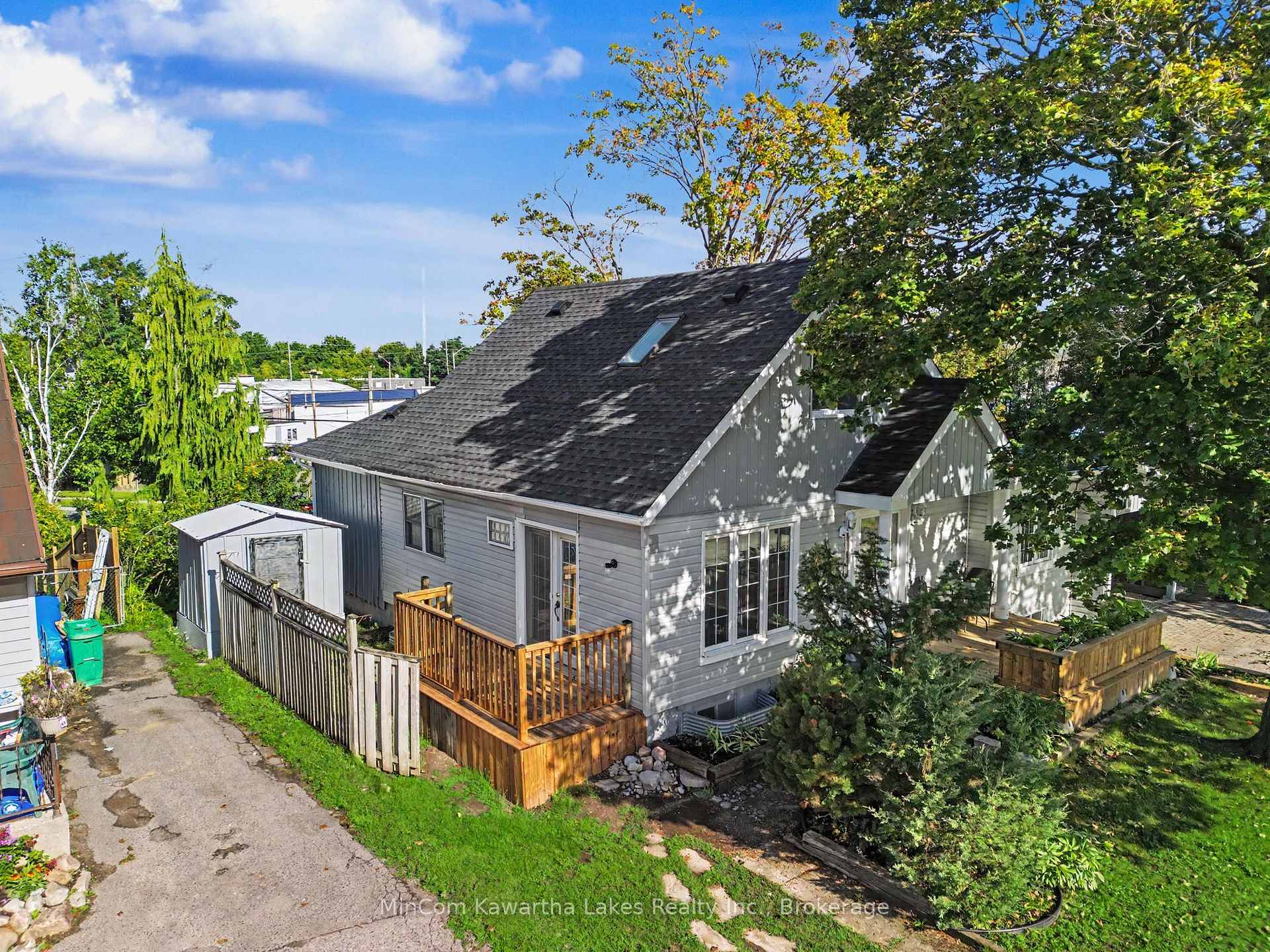 Photo 5 of 811 Morphet Avenue, Peterborough, Otonabee Ward 1 — HOMEH