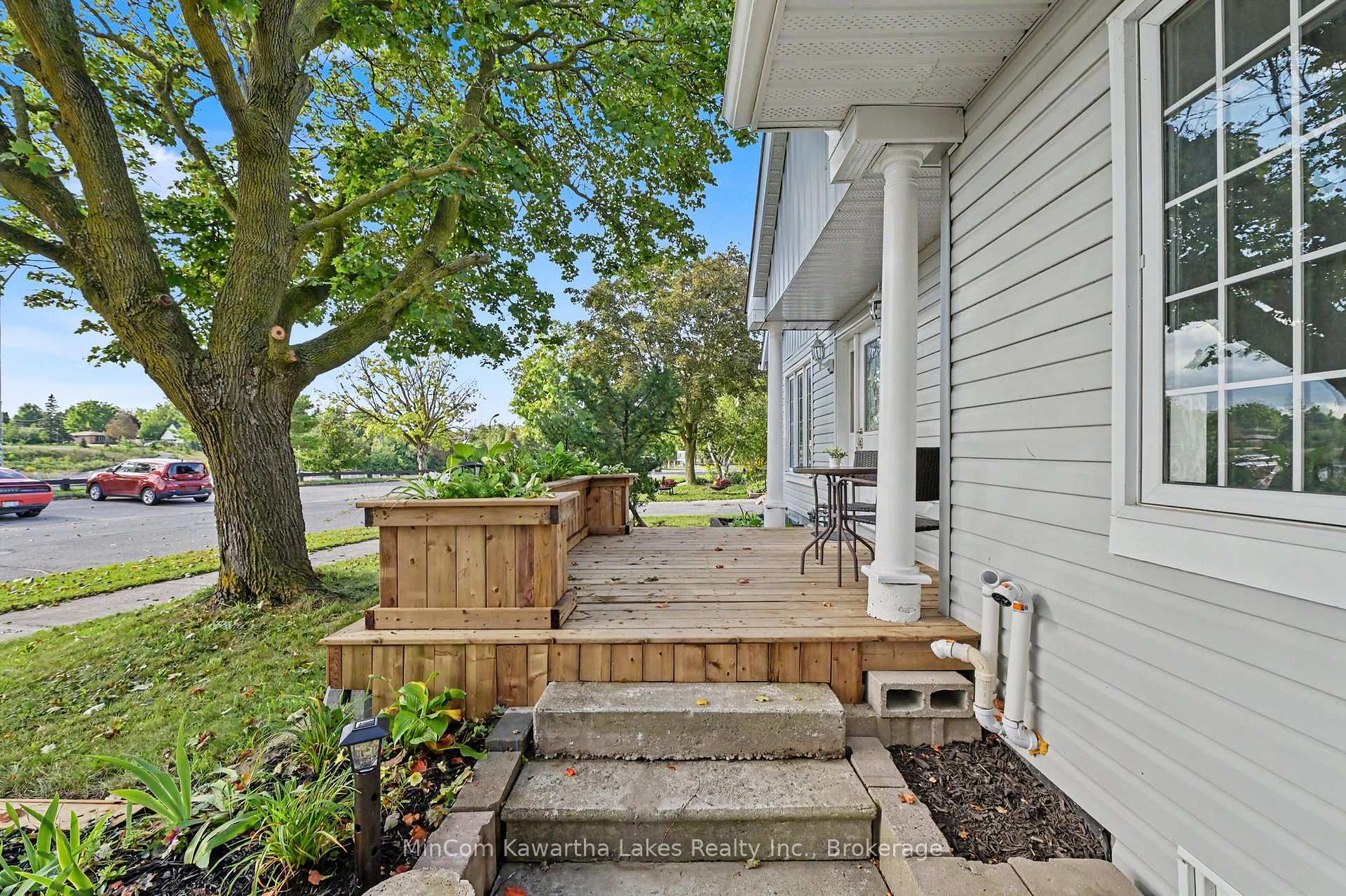 Photo 6 of 811 Morphet Avenue, Peterborough, Otonabee Ward 1 — HOMEH