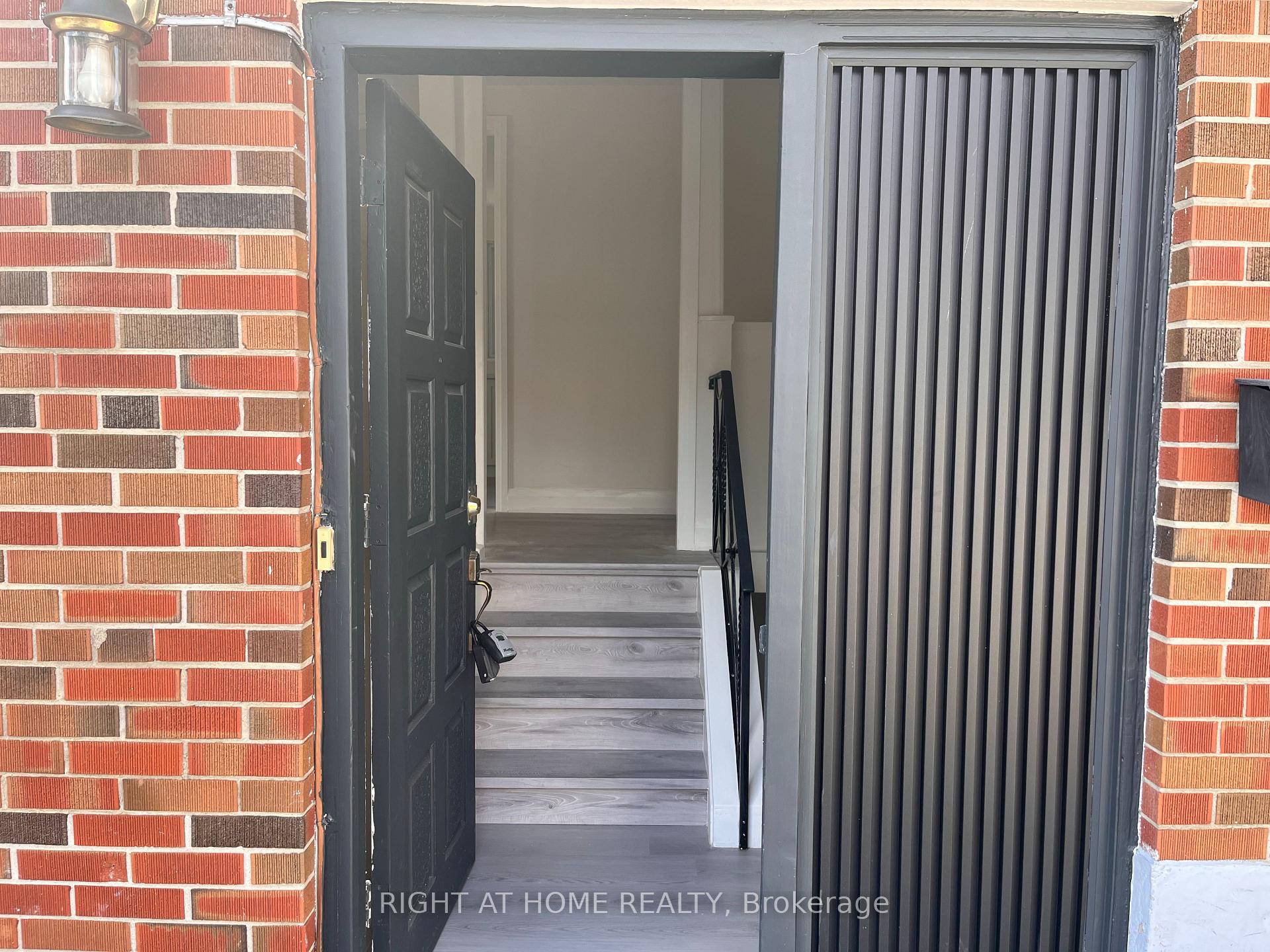 Photo 2 of 32 Brimorton Drive, Scarborough, Bendale — HOMEH