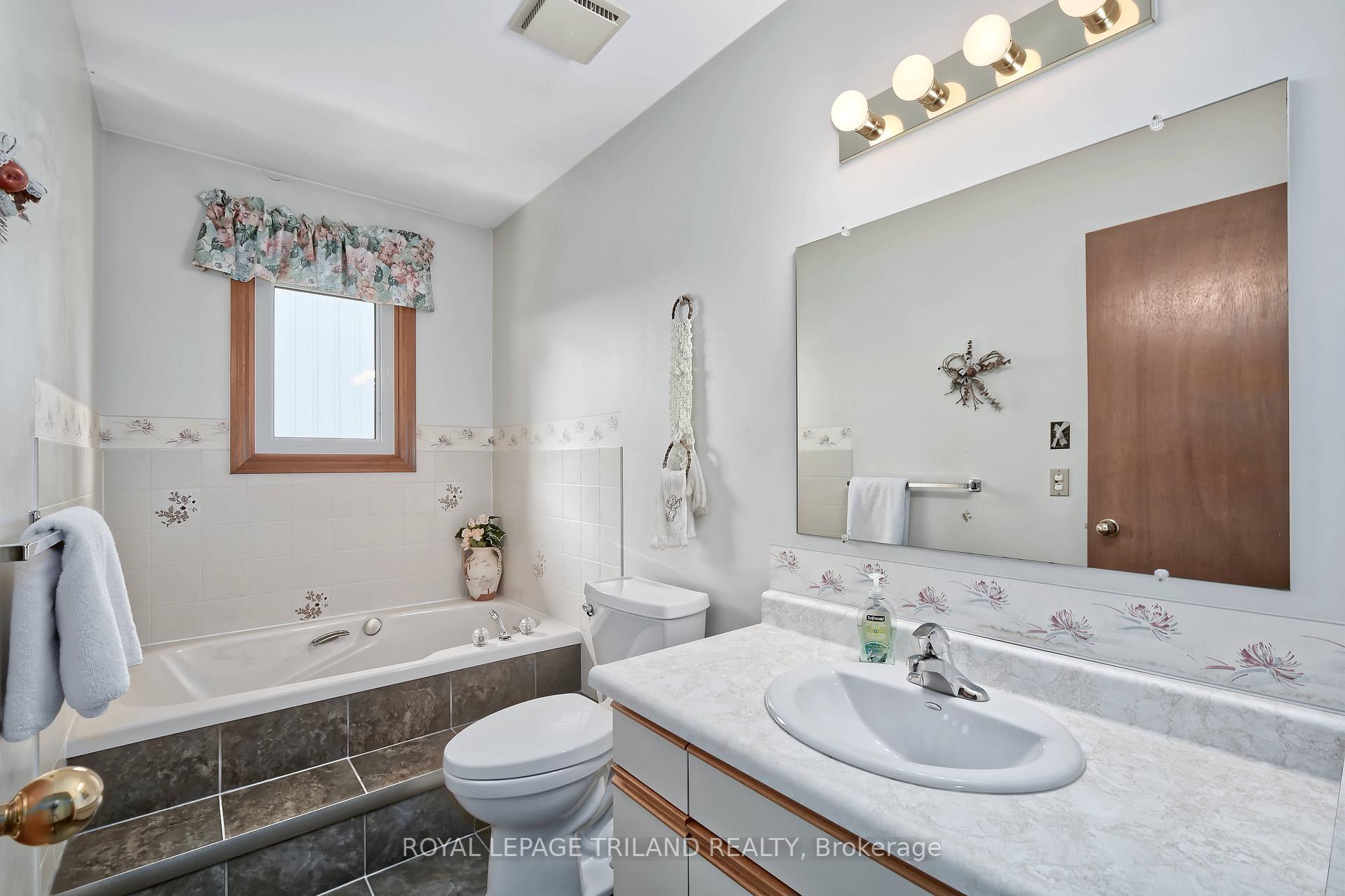 Photo 10 of 1662 Attawandaron Road, London, North F — HOMEH