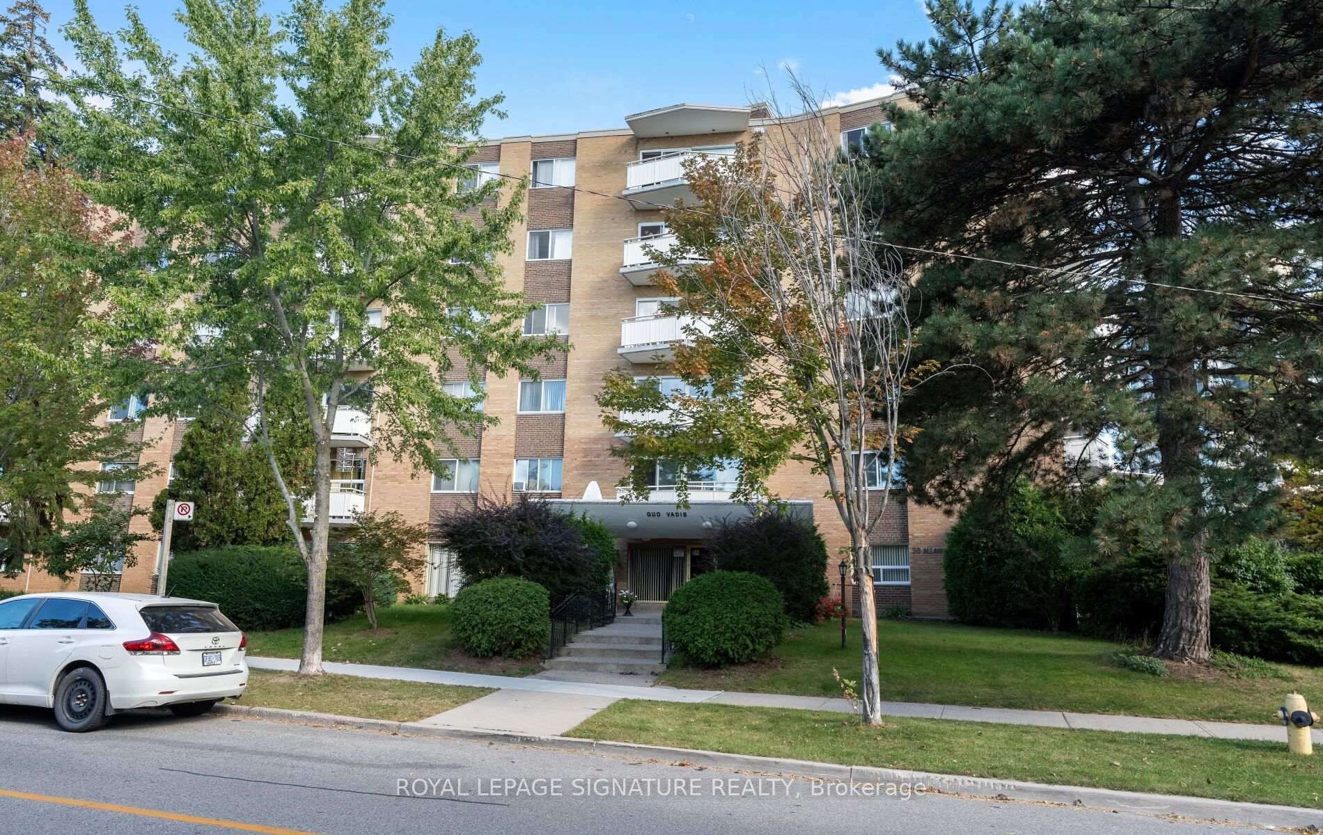 Photo 4 of Unit 410, 30 Allanhurst Drive, Etobicoke, Edenbridge-Humber Valley — HOMEH