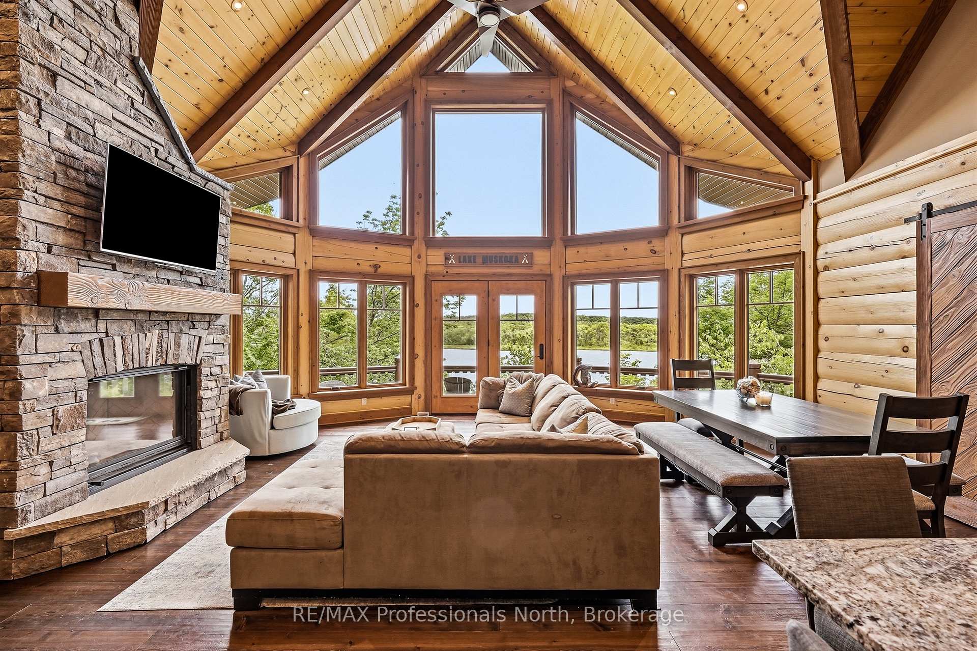 Photo 2 of 1666 Beaumont Drive, Bracebridge, Muskoka (N) — HOMEH