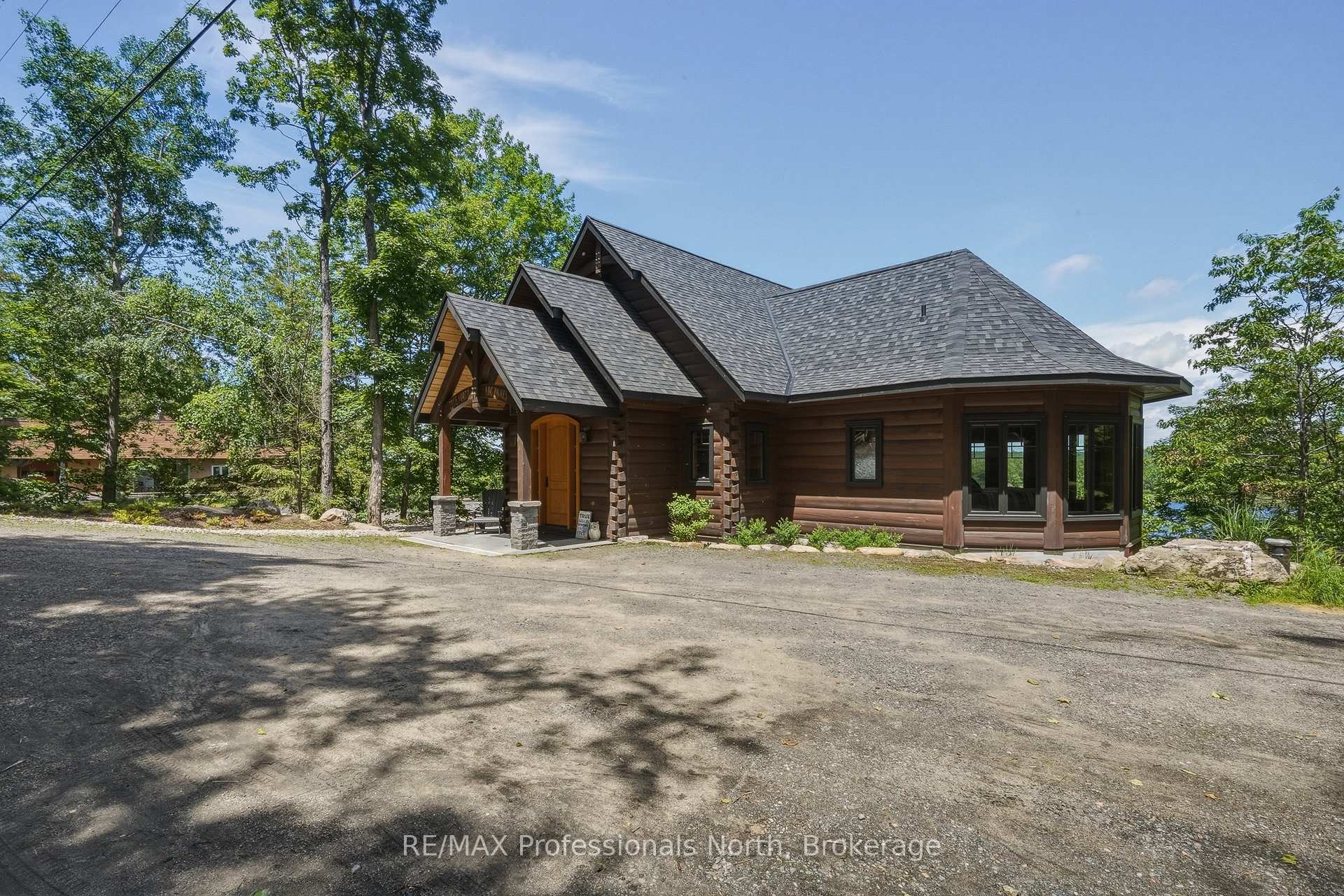 Photo 4 of 1666 Beaumont Drive, Bracebridge, Muskoka (N) — HOMEH