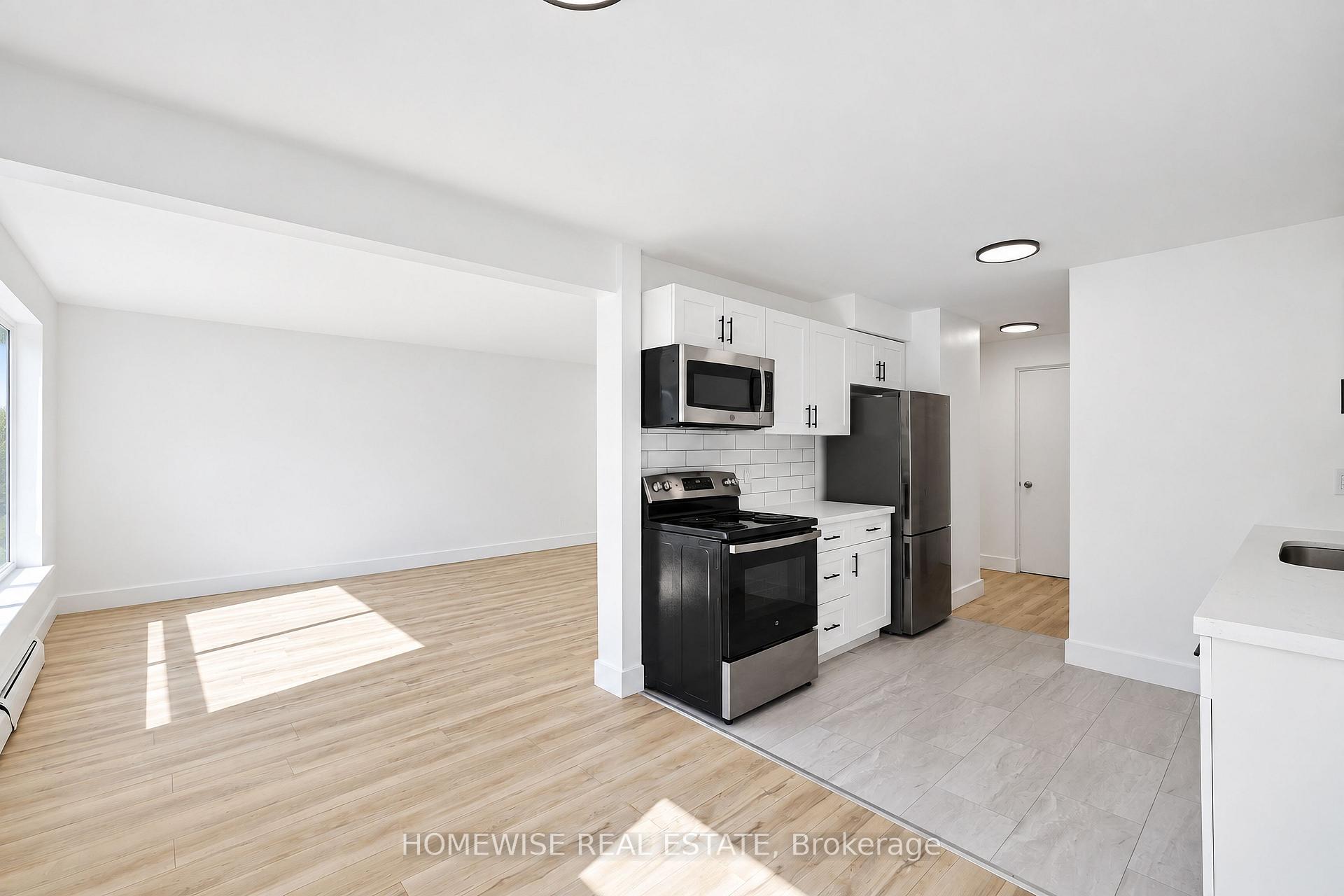 Photo 8 of Unit 4, 45 Swordbill Drive, Etobicoke, Edenbridge-Humber Valley — HOMEH