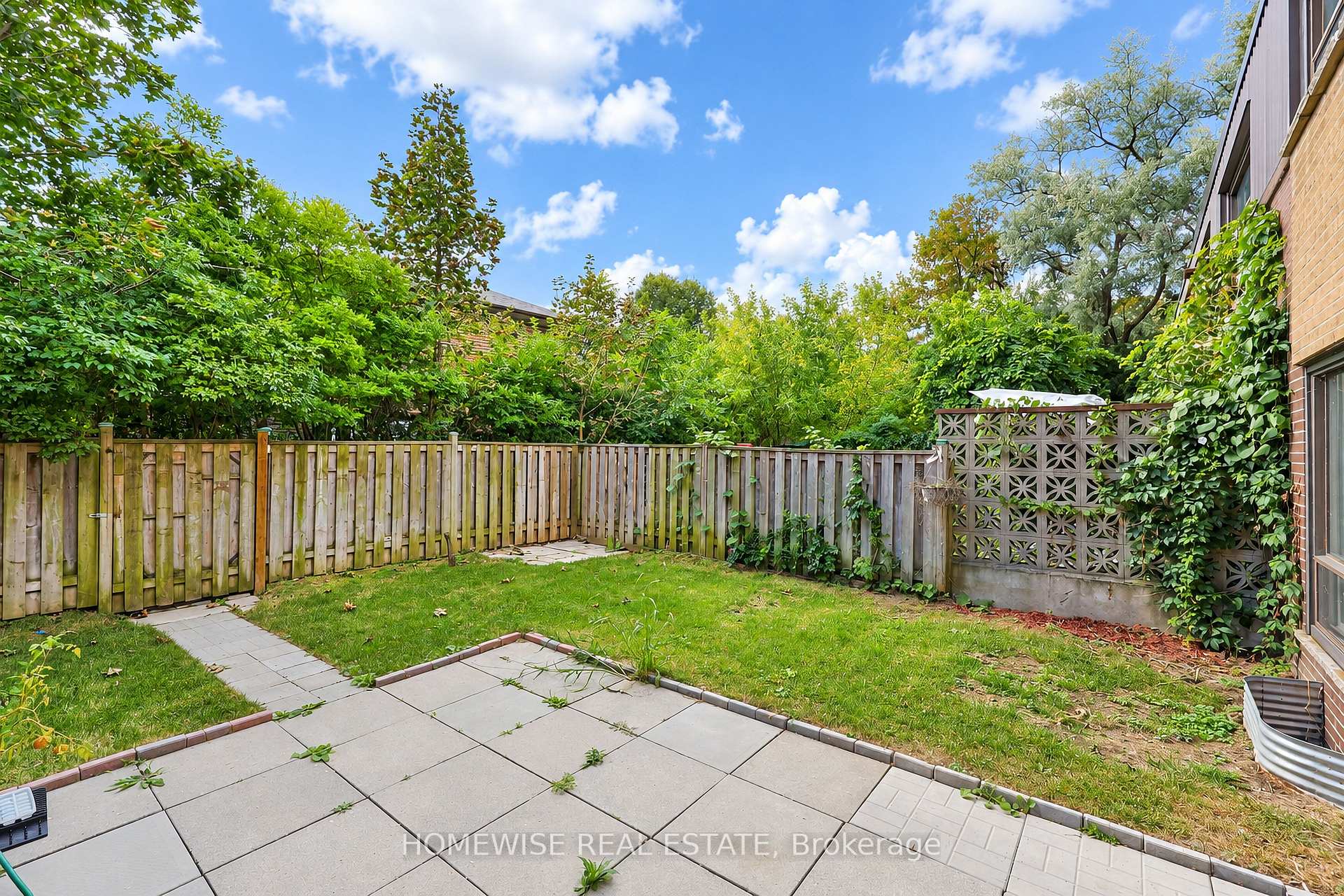 Photo 32 of Unit 4, 45 Swordbill Drive, Etobicoke, Edenbridge-Humber Valley — HOMEH