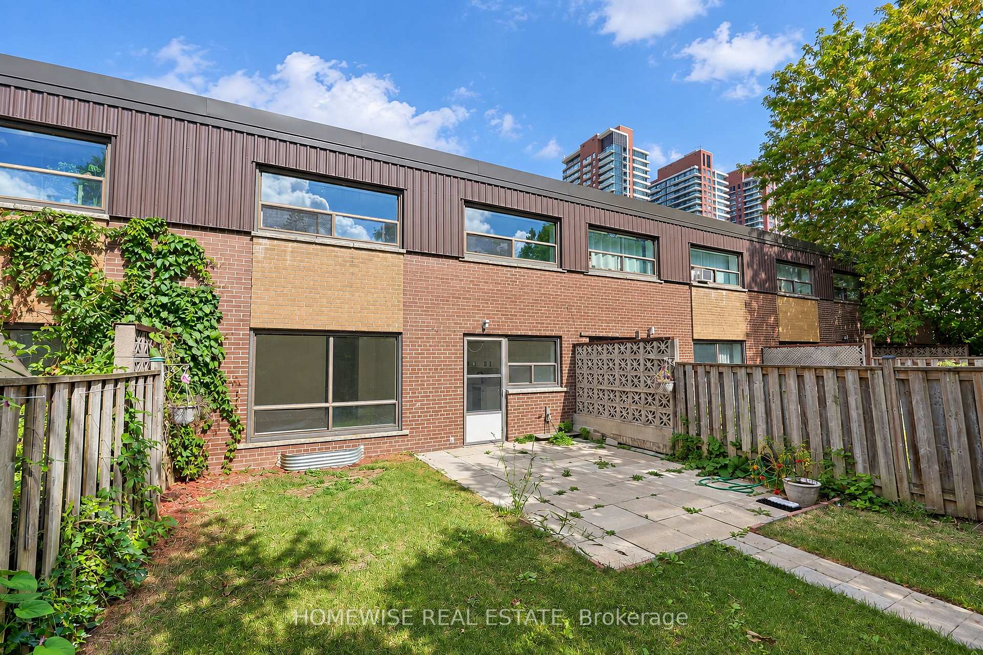 Photo 33 of Unit 4, 45 Swordbill Drive, Etobicoke, Edenbridge-Humber Valley — HOMEH