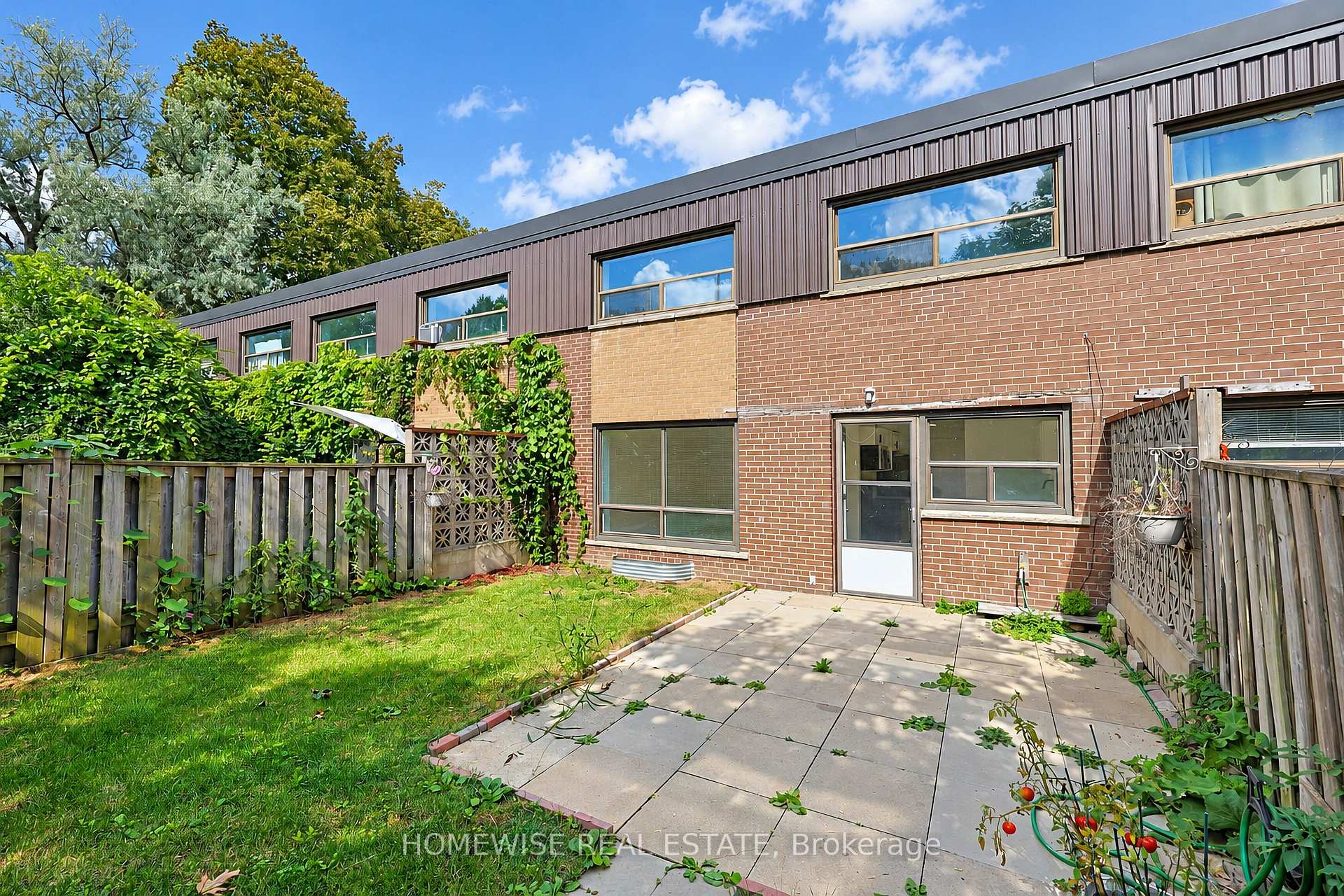 Photo 34 of Unit 4, 45 Swordbill Drive, Etobicoke, Edenbridge-Humber Valley — HOMEH