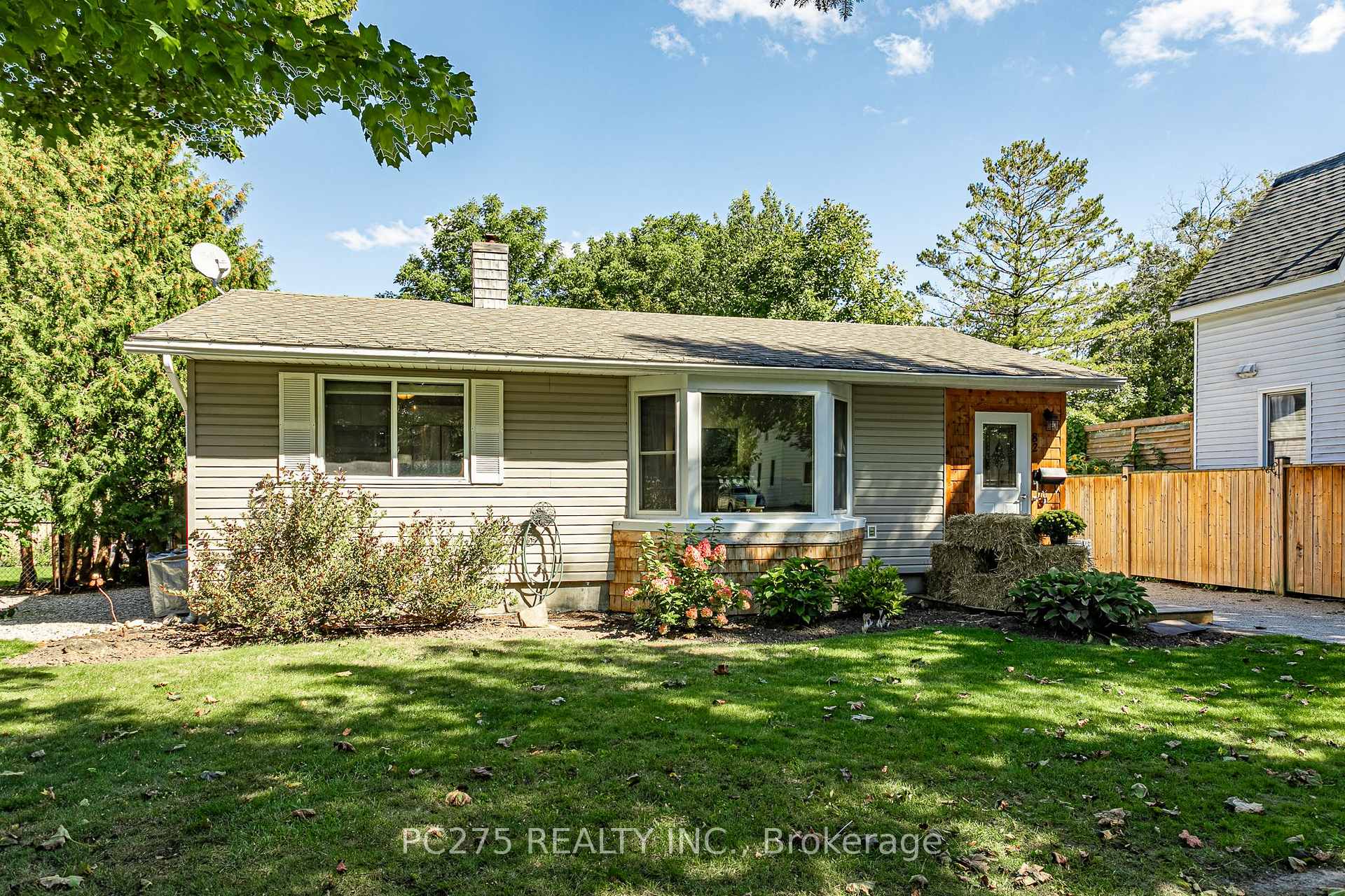 Photo 2 of 82 Centre Street, Huron East, Seaforth — HOMEH