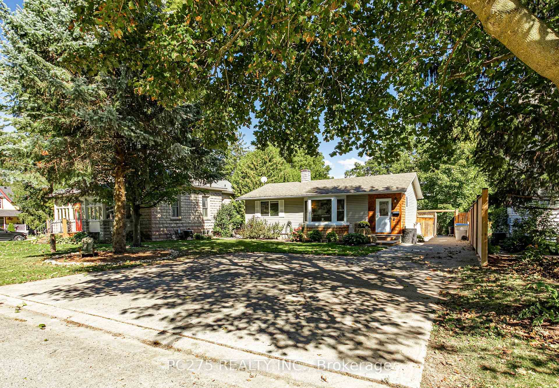 Photo 4 of 82 Centre Street, Huron East, Seaforth — HOMEH