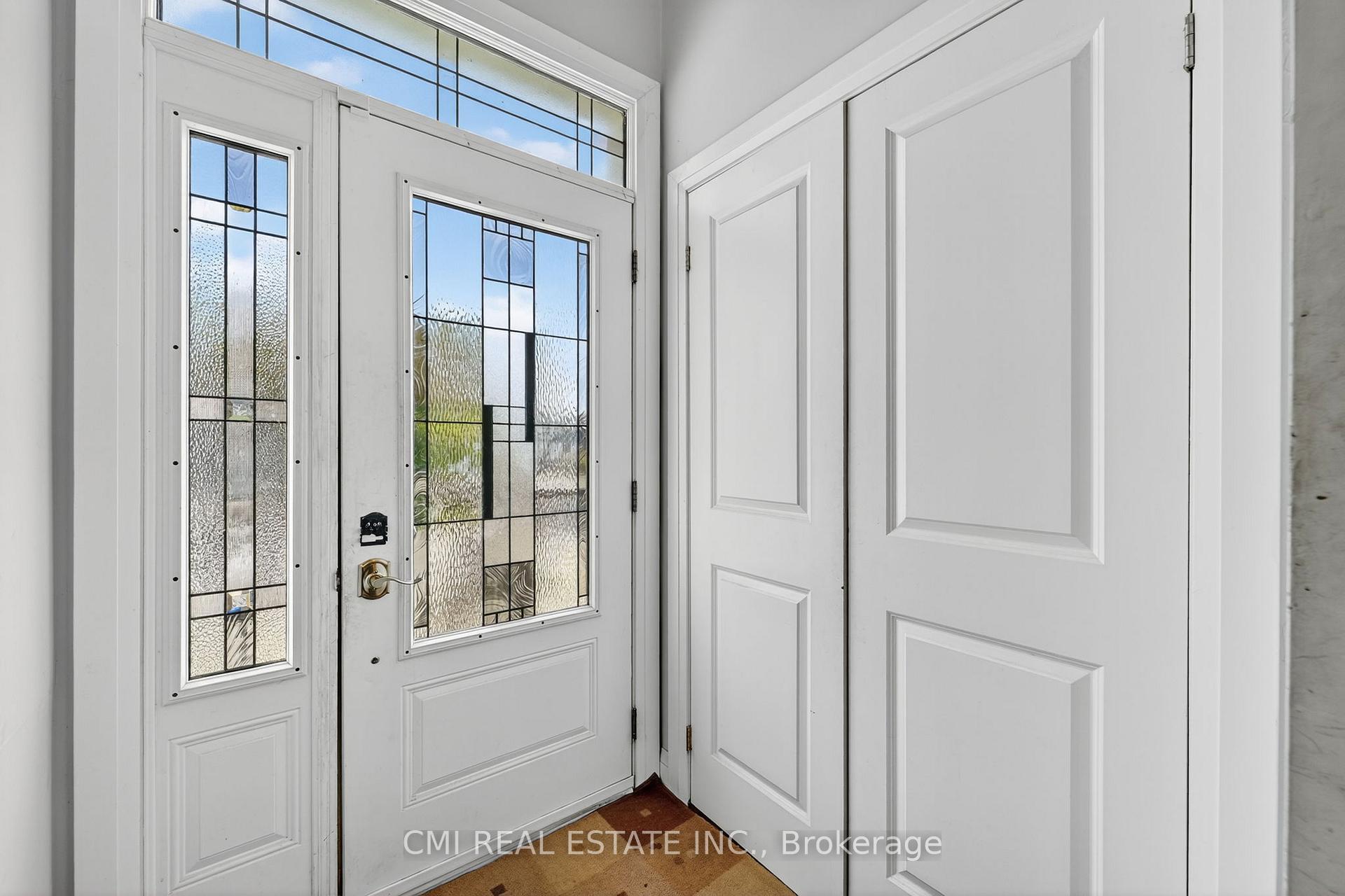 Photo 3 of 22 Jeavons Avenue, Scarborough, Clairlea-Birchmount — HOMEH