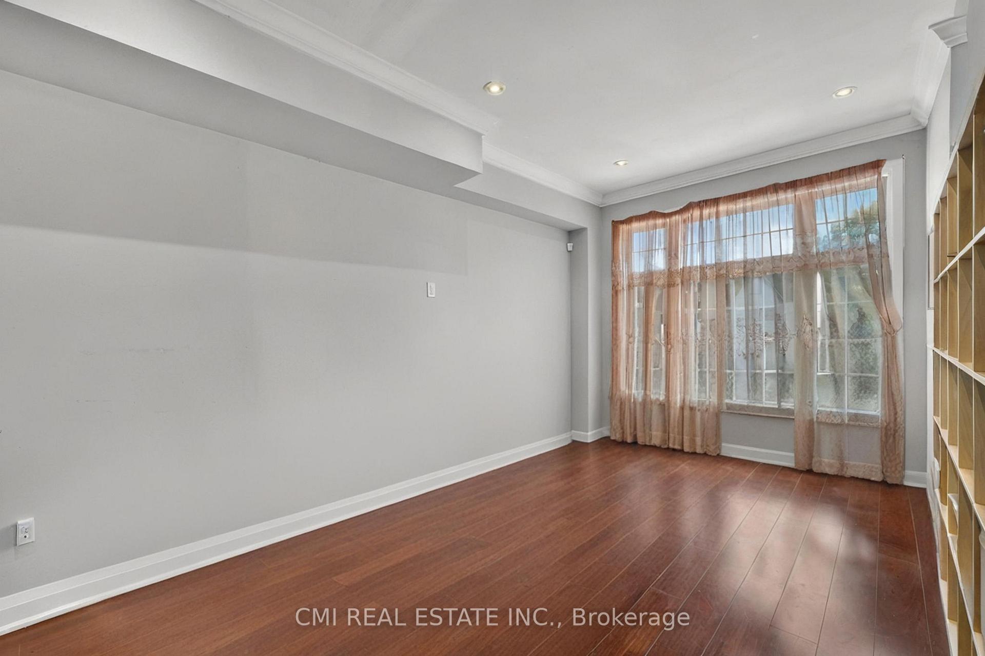 Photo 4 of 22 Jeavons Avenue, Scarborough, Clairlea-Birchmount — HOMEH