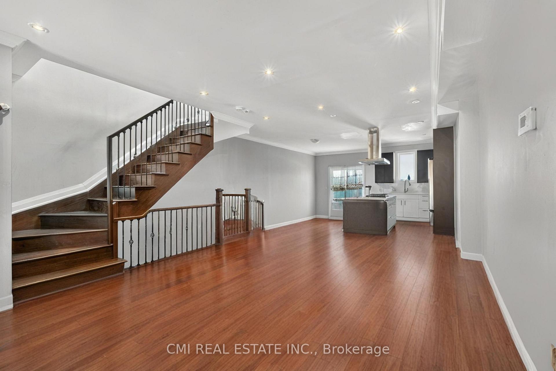 Photo 5 of 22 Jeavons Avenue, Scarborough, Clairlea-Birchmount — HOMEH