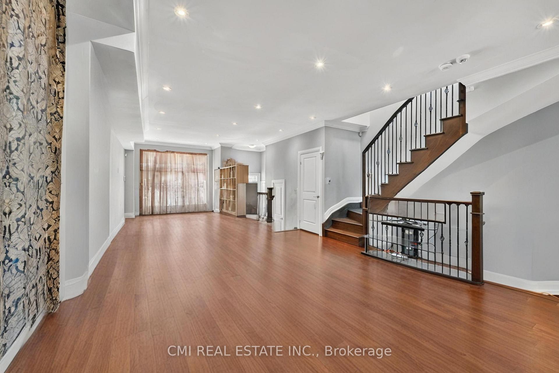 Photo 6 of 22 Jeavons Avenue, Scarborough, Clairlea-Birchmount — HOMEH