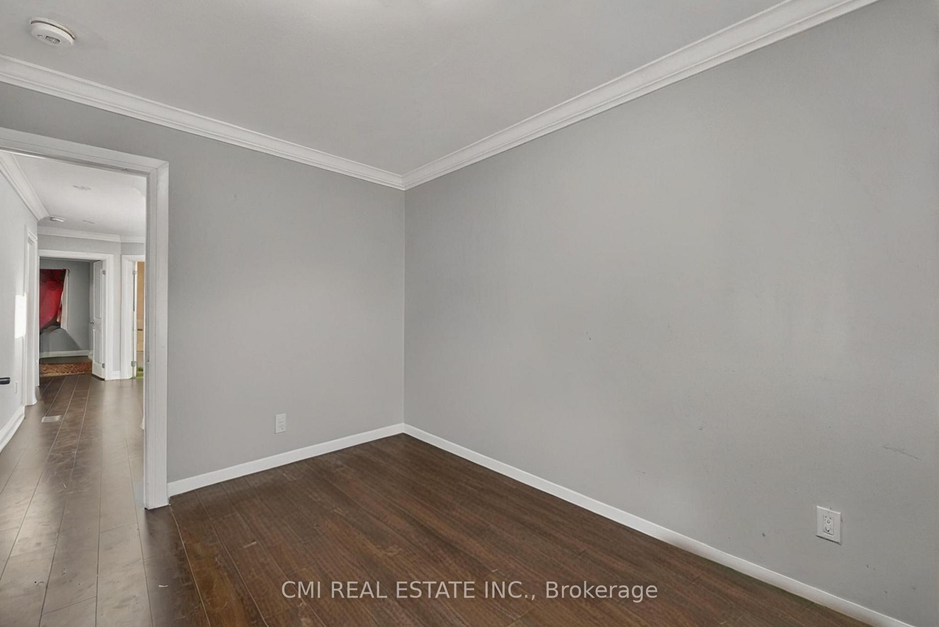 Photo 10 of 22 Jeavons Avenue, Scarborough, Clairlea-Birchmount — HOMEH