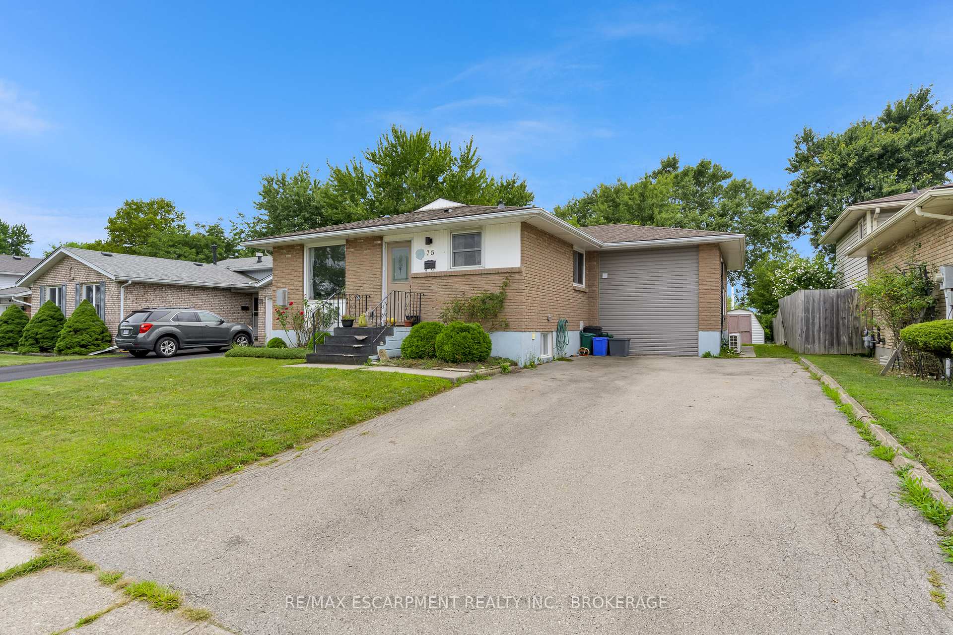 Photo 2 of 76 Marc Boulevard, Welland, Lincoln/Crowland — HOMEH