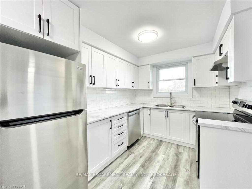 Photo 4 of 76 Marc Boulevard, Welland, Lincoln/Crowland — HOMEH