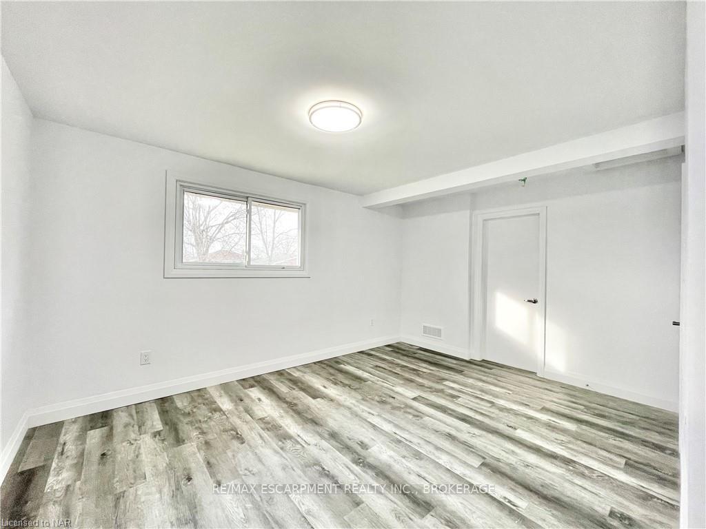 Photo 10 of 76 Marc Boulevard, Welland, Lincoln/Crowland — HOMEH