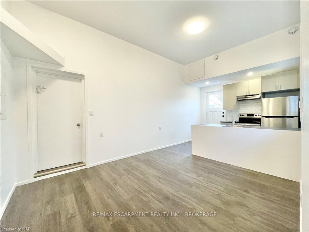 Photo 18 of 76 Marc Boulevard, Welland, Lincoln/Crowland — HOMEH