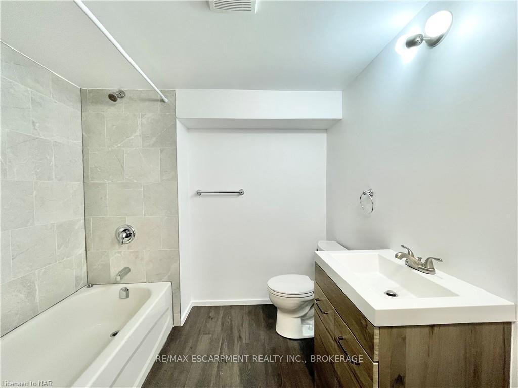 Photo 20 of 76 Marc Boulevard, Welland, Lincoln/Crowland — HOMEH