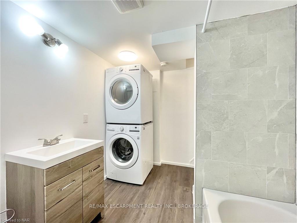 Photo 21 of 76 Marc Boulevard, Welland, Lincoln/Crowland — HOMEH
