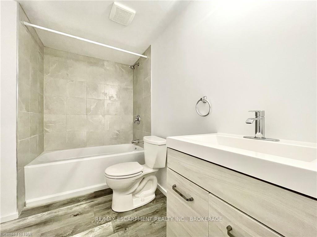 Photo 28 of 76 Marc Boulevard, Welland, Lincoln/Crowland — HOMEH