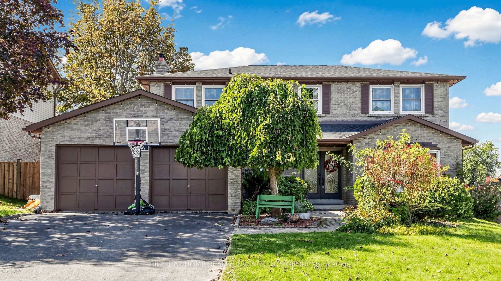 Photo 2 of 86 Burling Place, Newmarket, Huron Heights-Leslie Valley — HOMEH