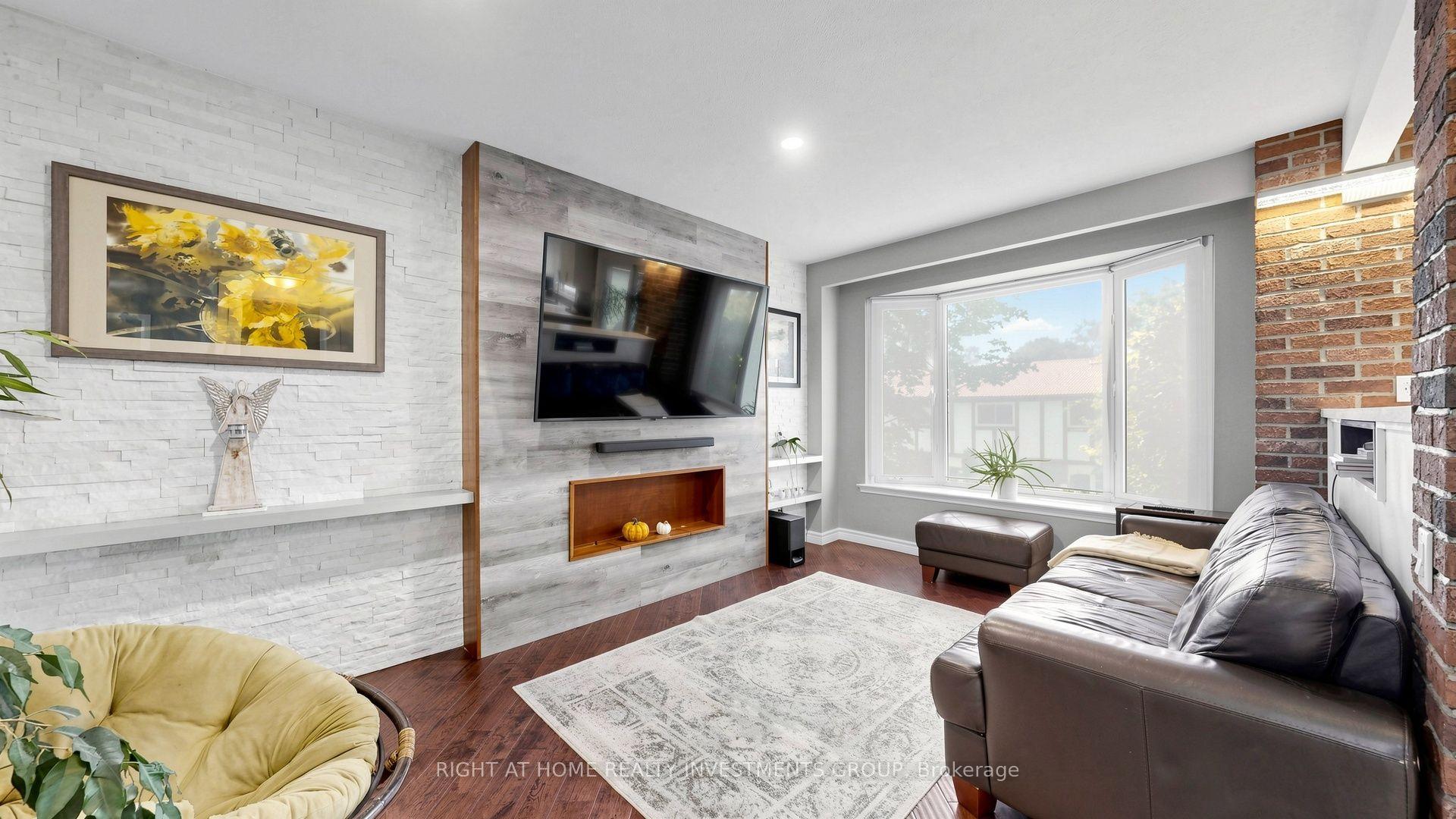 Photo 9 of 86 Burling Place, Newmarket, Huron Heights-Leslie Valley — HOMEH