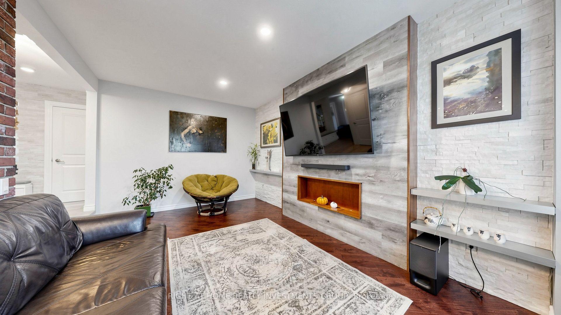 Photo 11 of 86 Burling Place, Newmarket, Huron Heights-Leslie Valley — HOMEH
