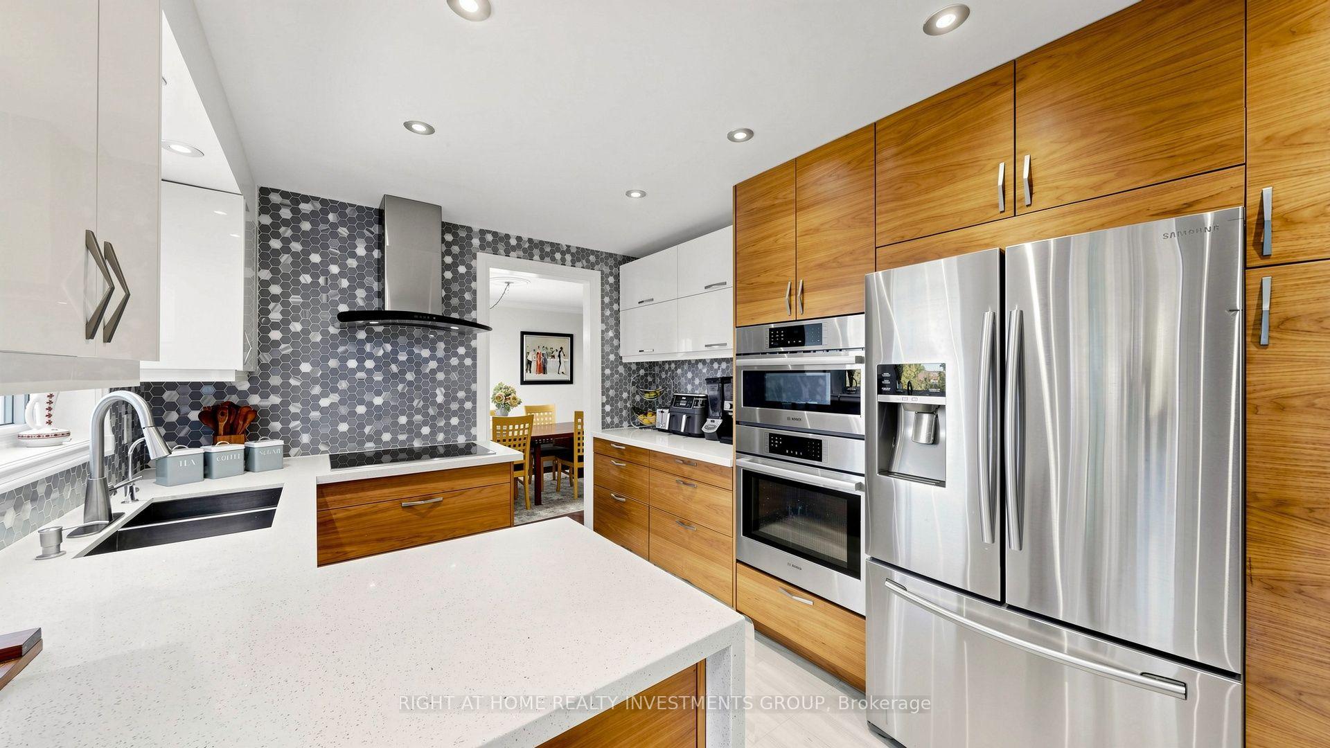 Photo 13 of 86 Burling Place, Newmarket, Huron Heights-Leslie Valley — HOMEH