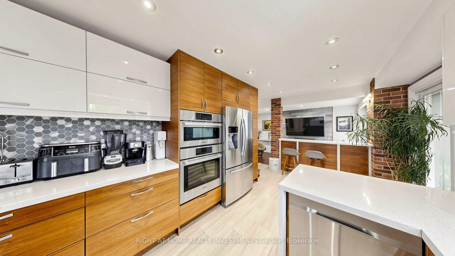 Photo 16 of 86 Burling Place, Newmarket, Huron Heights-Leslie Valley — HOMEH