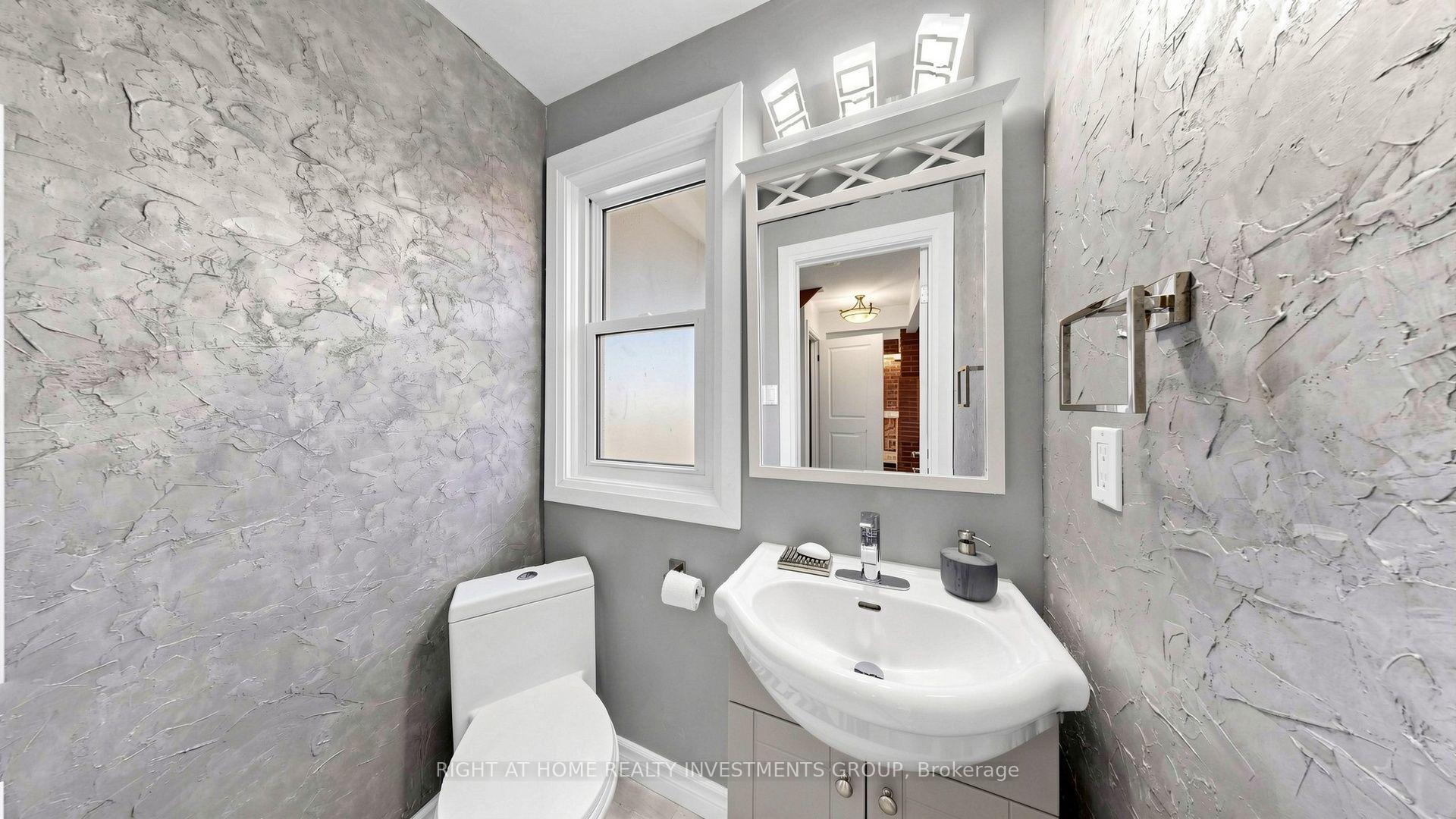 Photo 18 of 86 Burling Place, Newmarket, Huron Heights-Leslie Valley — HOMEH