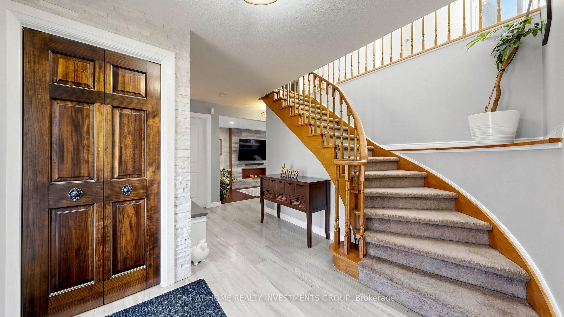 Photo 19 of 86 Burling Place, Newmarket, Huron Heights-Leslie Valley — HOMEH
