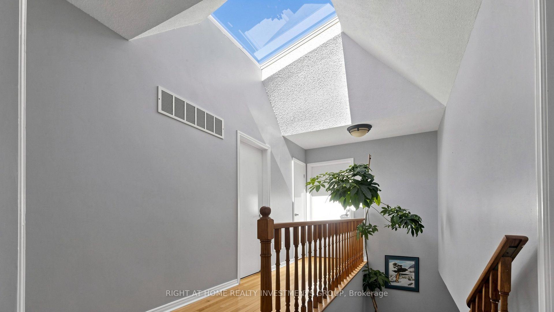 Photo 21 of 86 Burling Place, Newmarket, Huron Heights-Leslie Valley — HOMEH