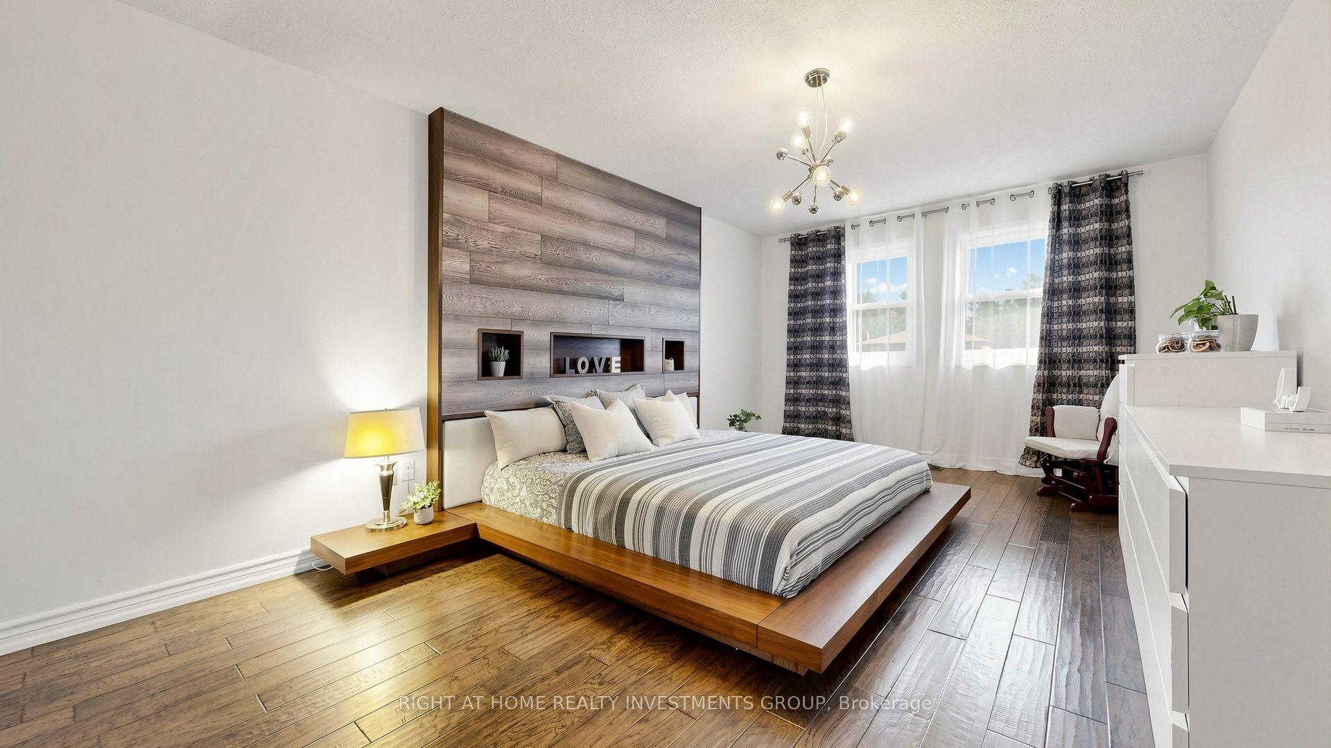 Photo 22 of 86 Burling Place, Newmarket, Huron Heights-Leslie Valley — HOMEH