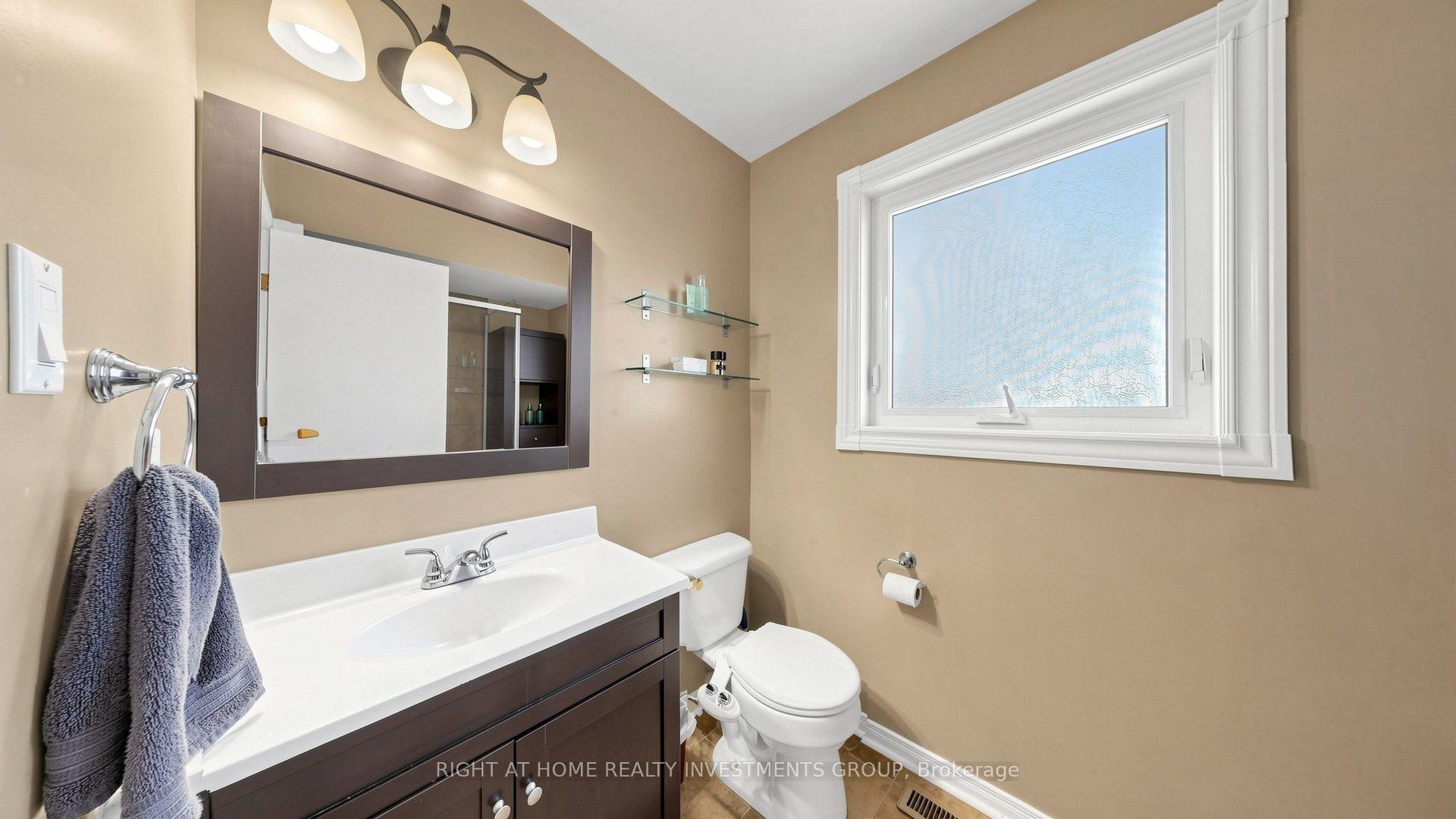Photo 24 of 86 Burling Place, Newmarket, Huron Heights-Leslie Valley — HOMEH