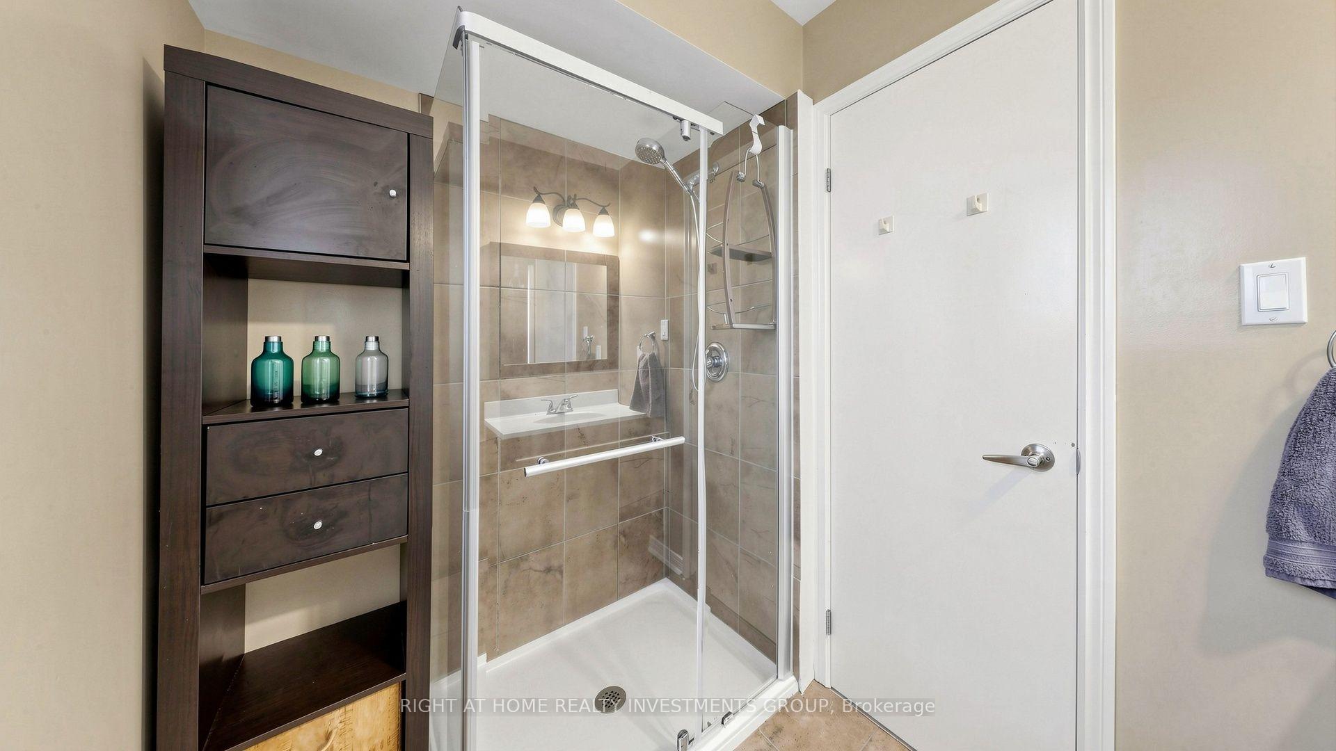 Photo 25 of 86 Burling Place, Newmarket, Huron Heights-Leslie Valley — HOMEH