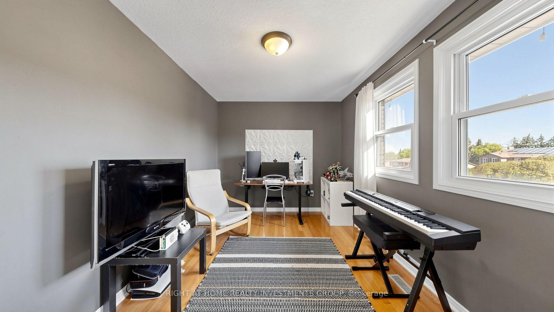 Photo 28 of 86 Burling Place, Newmarket, Huron Heights-Leslie Valley — HOMEH