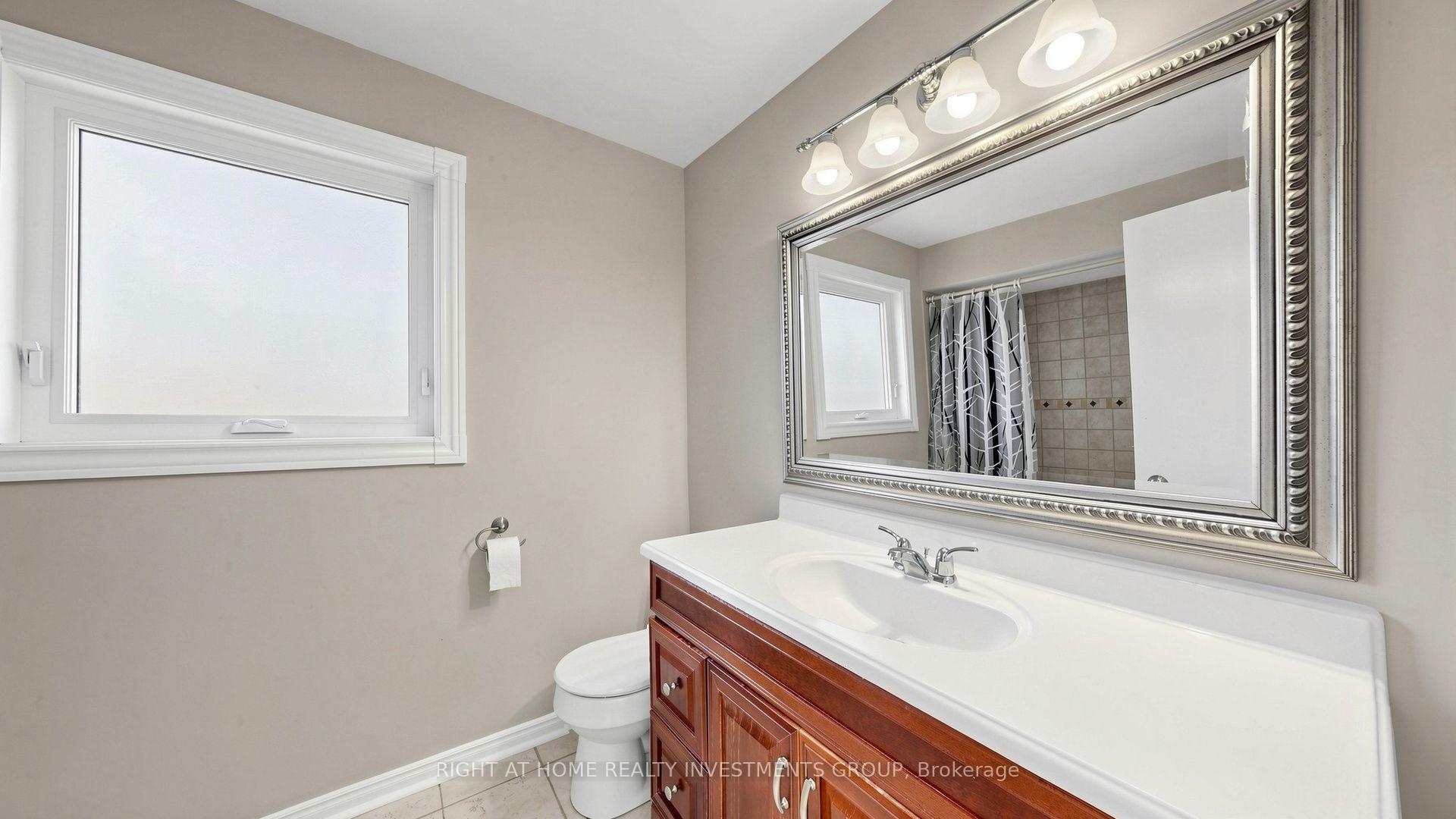 Photo 29 of 86 Burling Place, Newmarket, Huron Heights-Leslie Valley — HOMEH