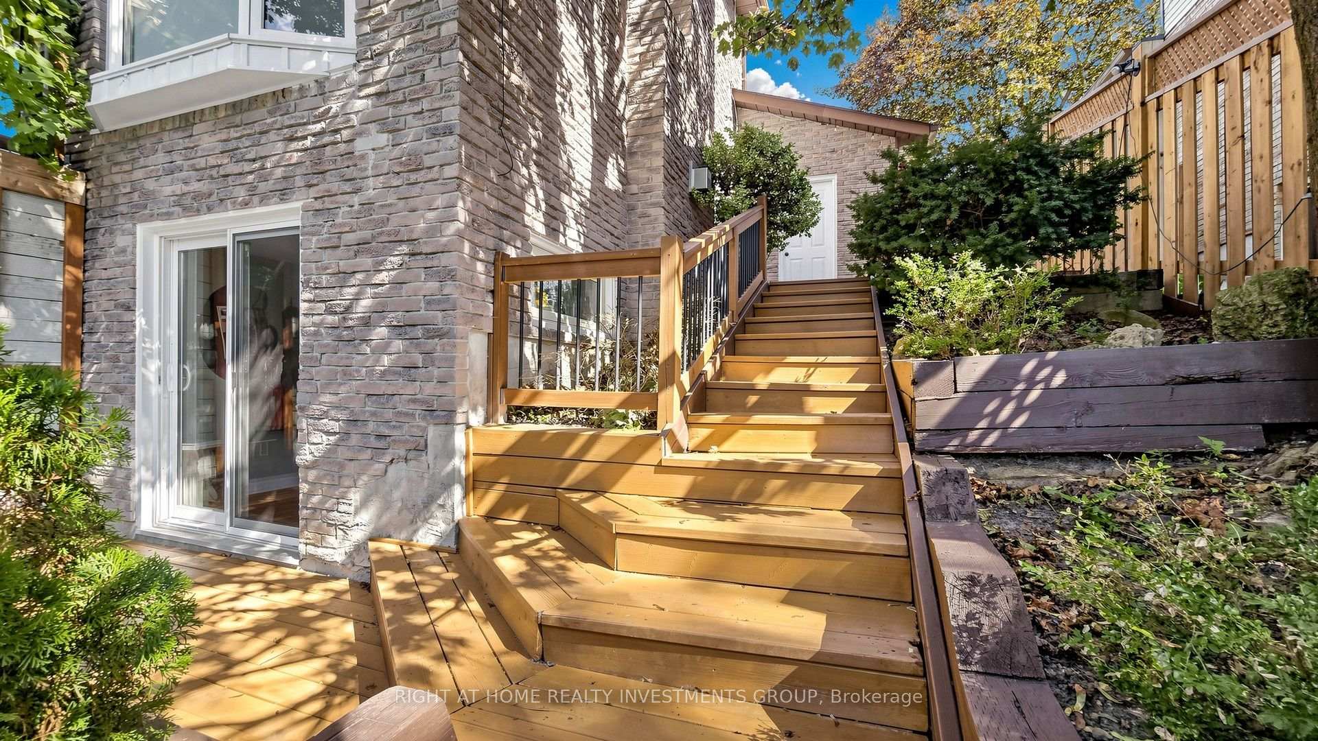 Photo 46 of 86 Burling Place, Newmarket, Huron Heights-Leslie Valley — HOMEH