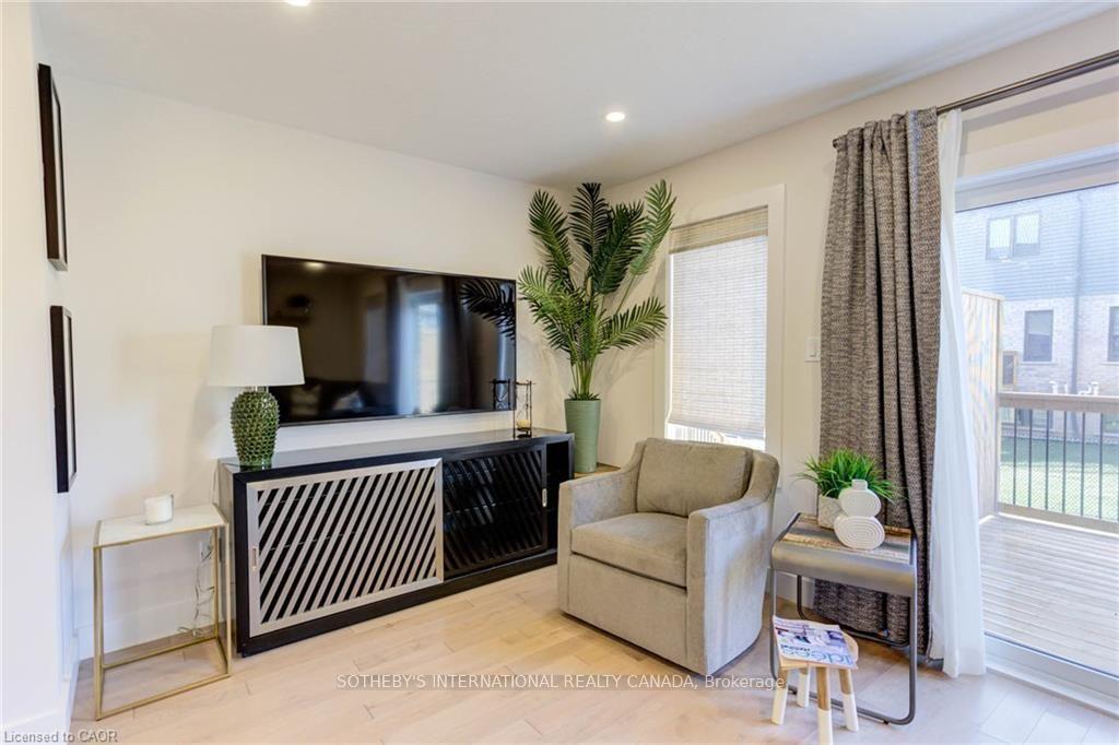 Photo 11 of Unit 79Q, 72 Bur Oak Common, Cambridge, Preston Heights — HOMEH