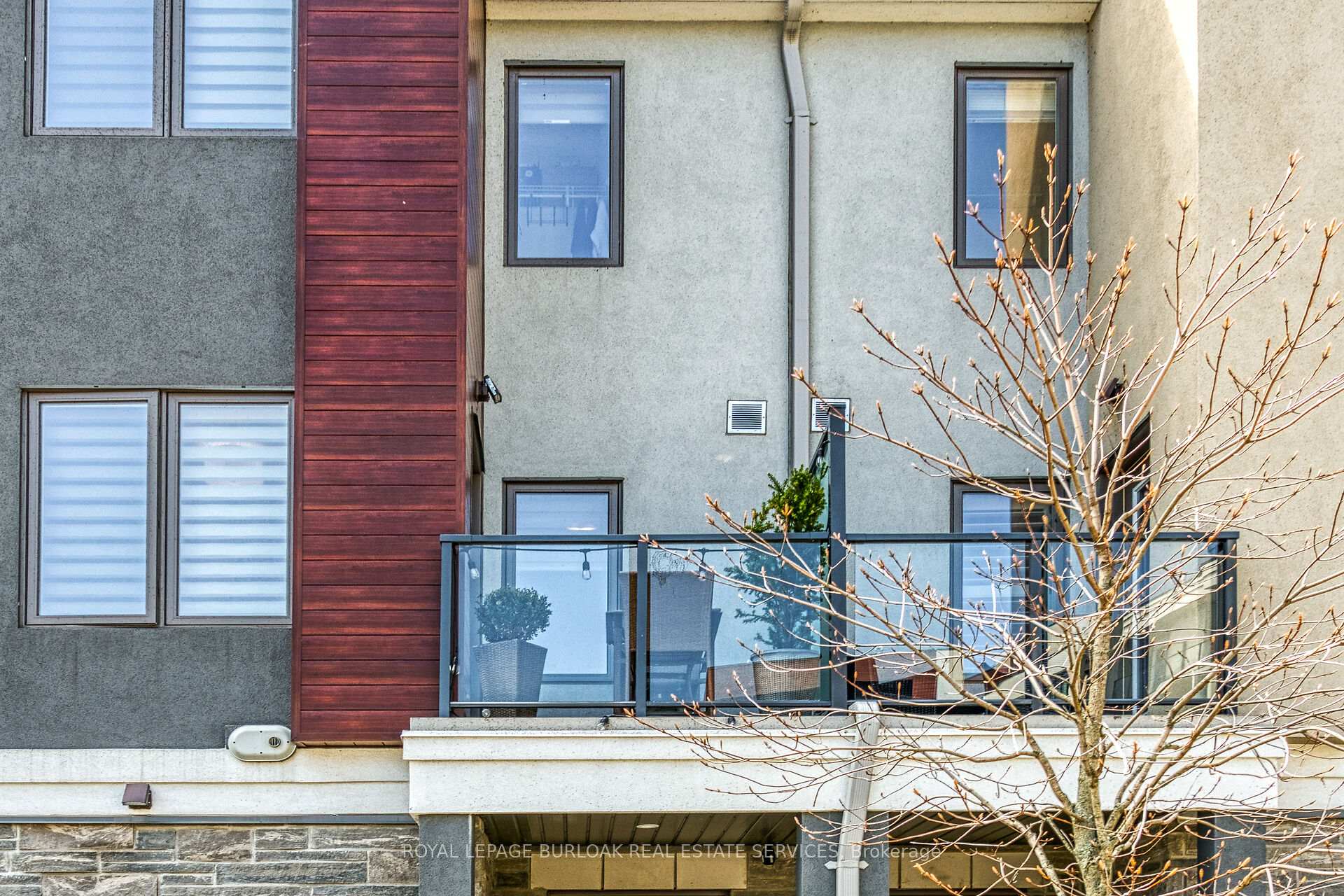 Photo 2 of Unit 9, 115 Shoreview Place, Hamilton, Lakeshore — HOMEH