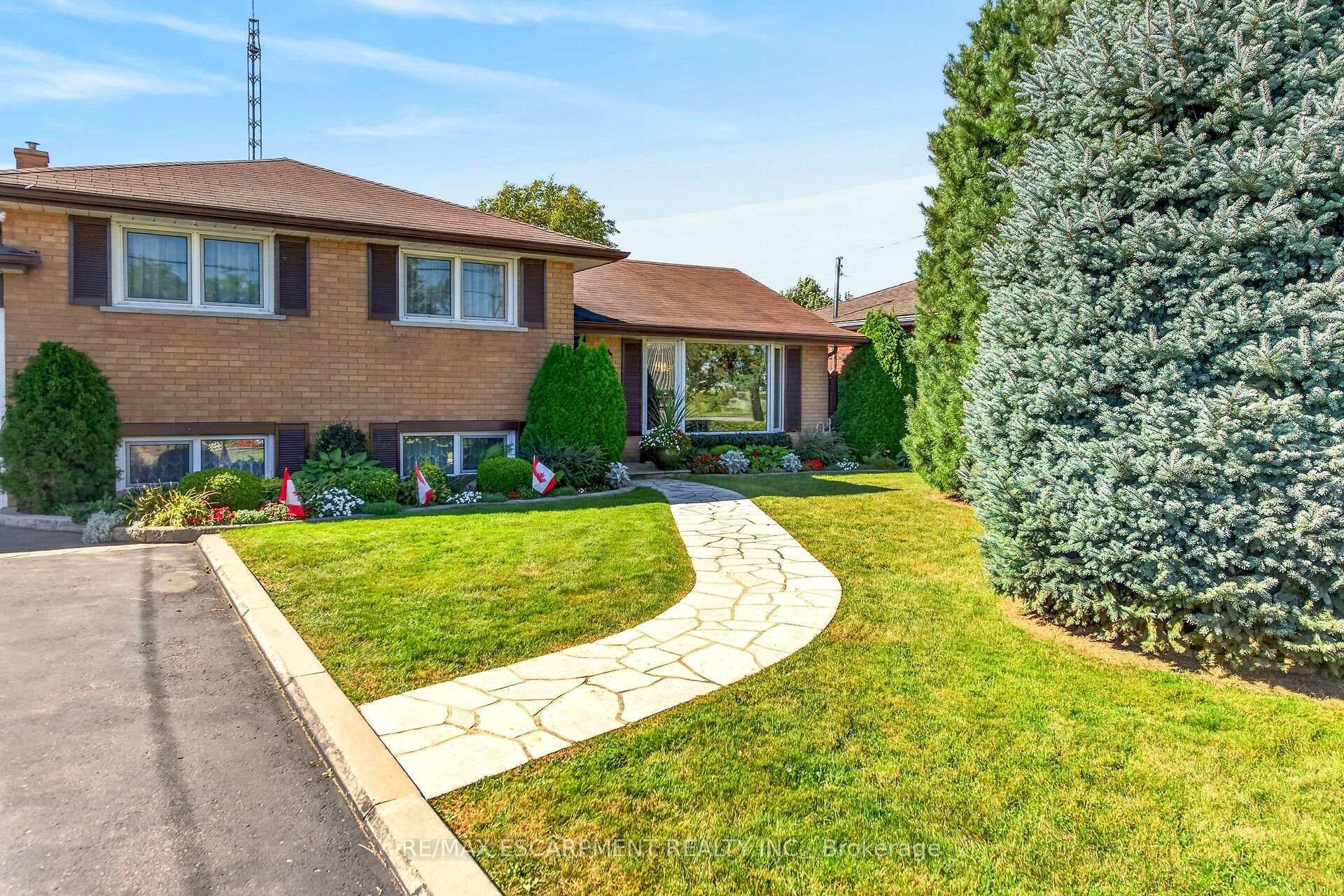 Photo 2 of 994 Barton Street, Hamilton, Fruitland — HOMEH