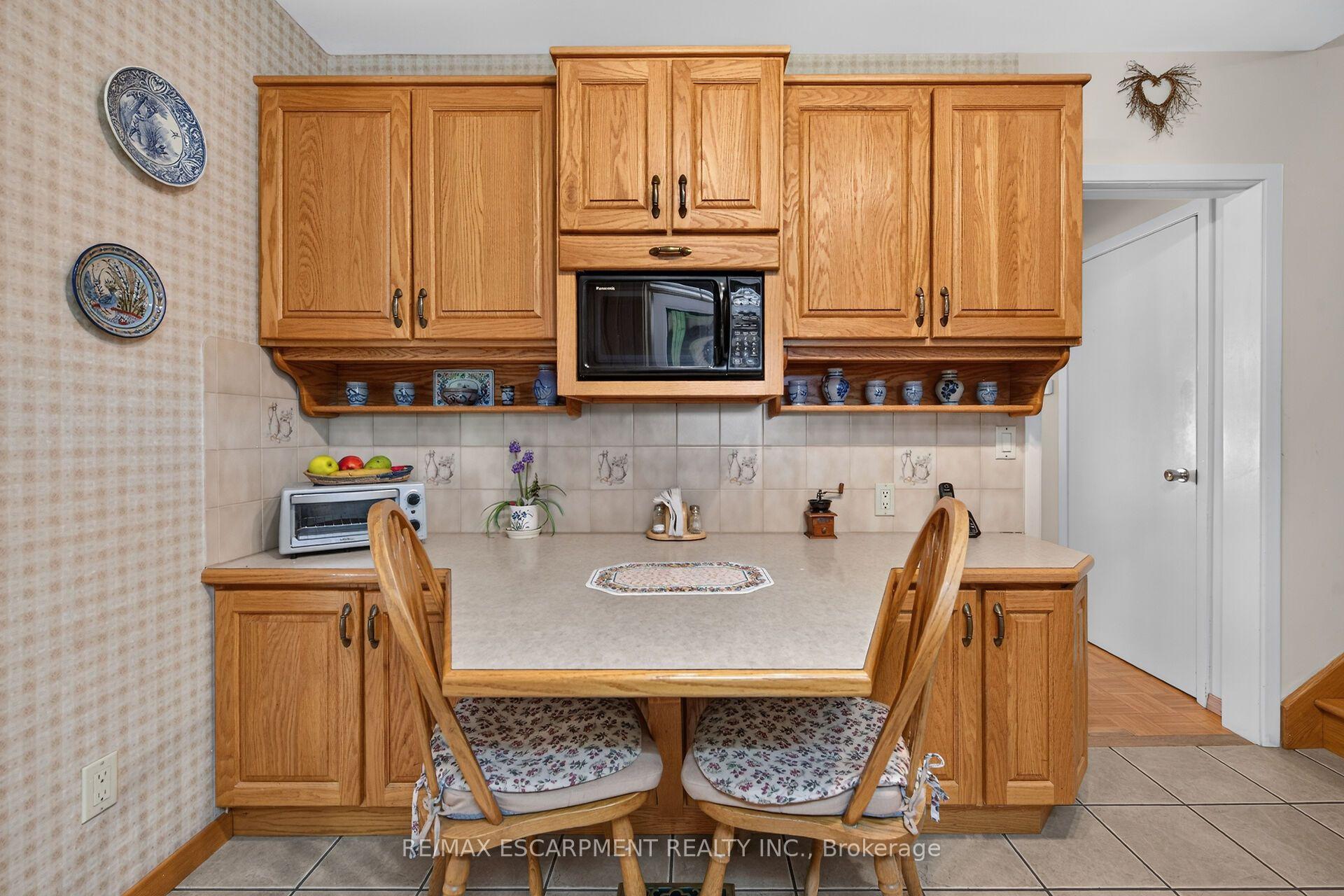 Photo 15 of 994 Barton Street, Hamilton, Fruitland — HOMEH