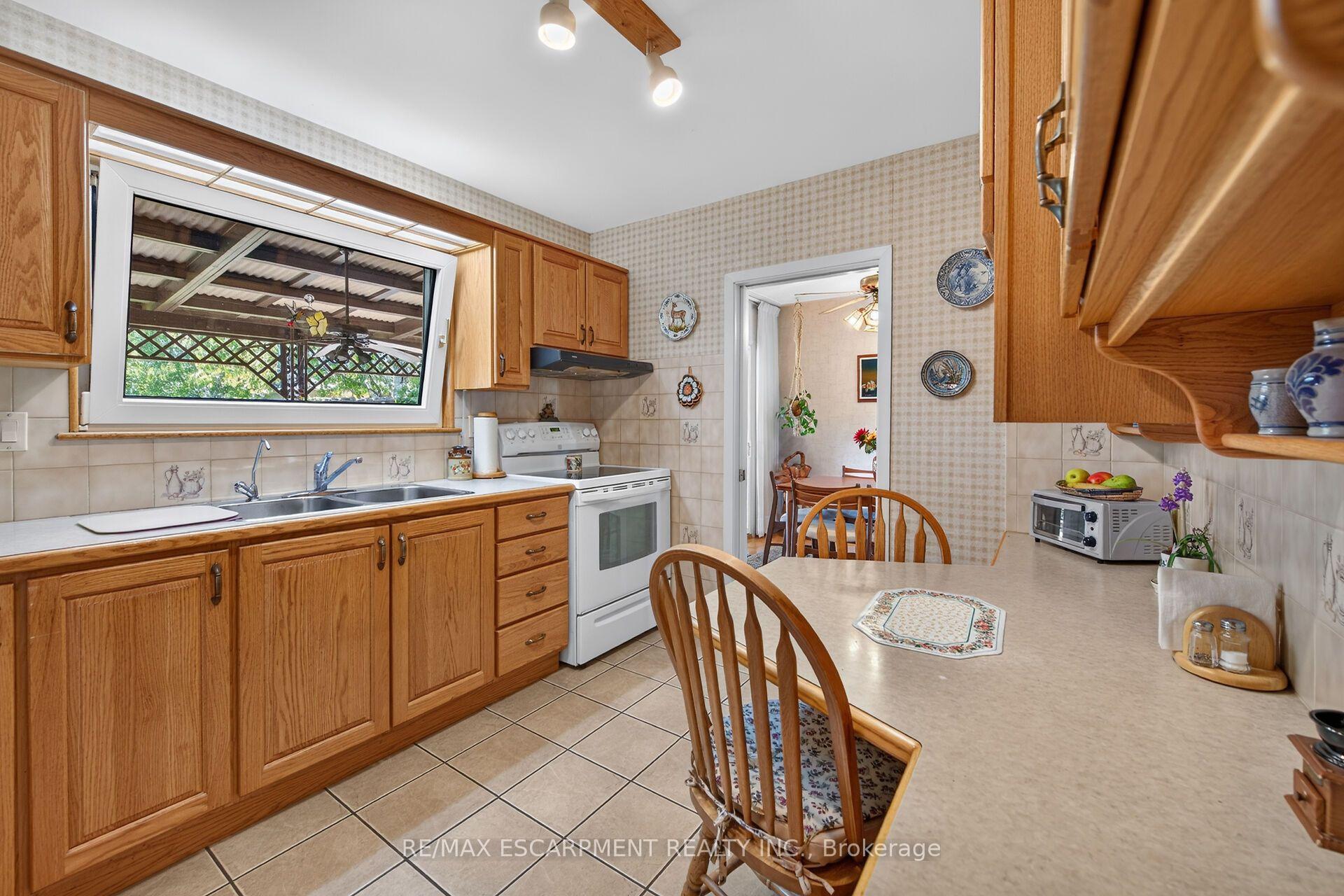 Photo 19 of 994 Barton Street, Hamilton, Fruitland — HOMEH