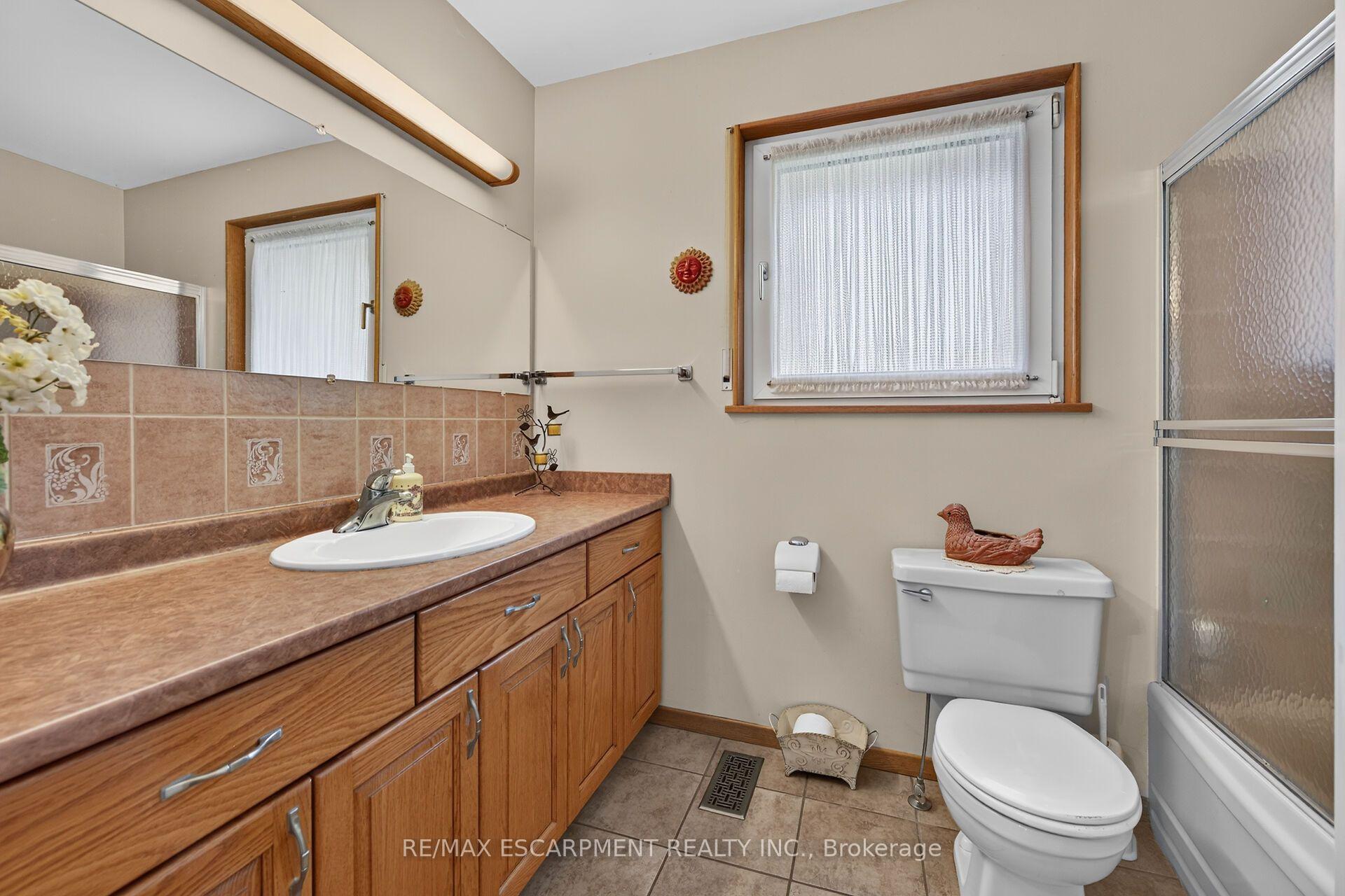 Photo 21 of 994 Barton Street, Hamilton, Fruitland — HOMEH