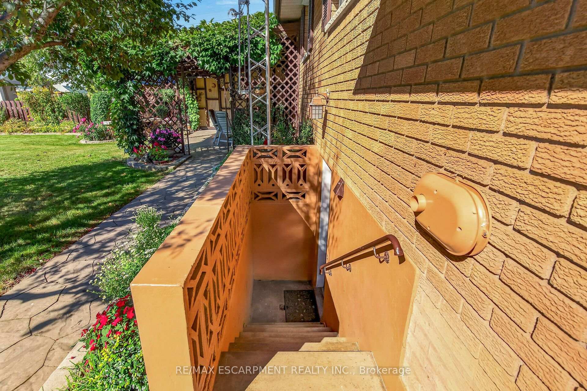 Photo 38 of 994 Barton Street, Hamilton, Fruitland — HOMEH