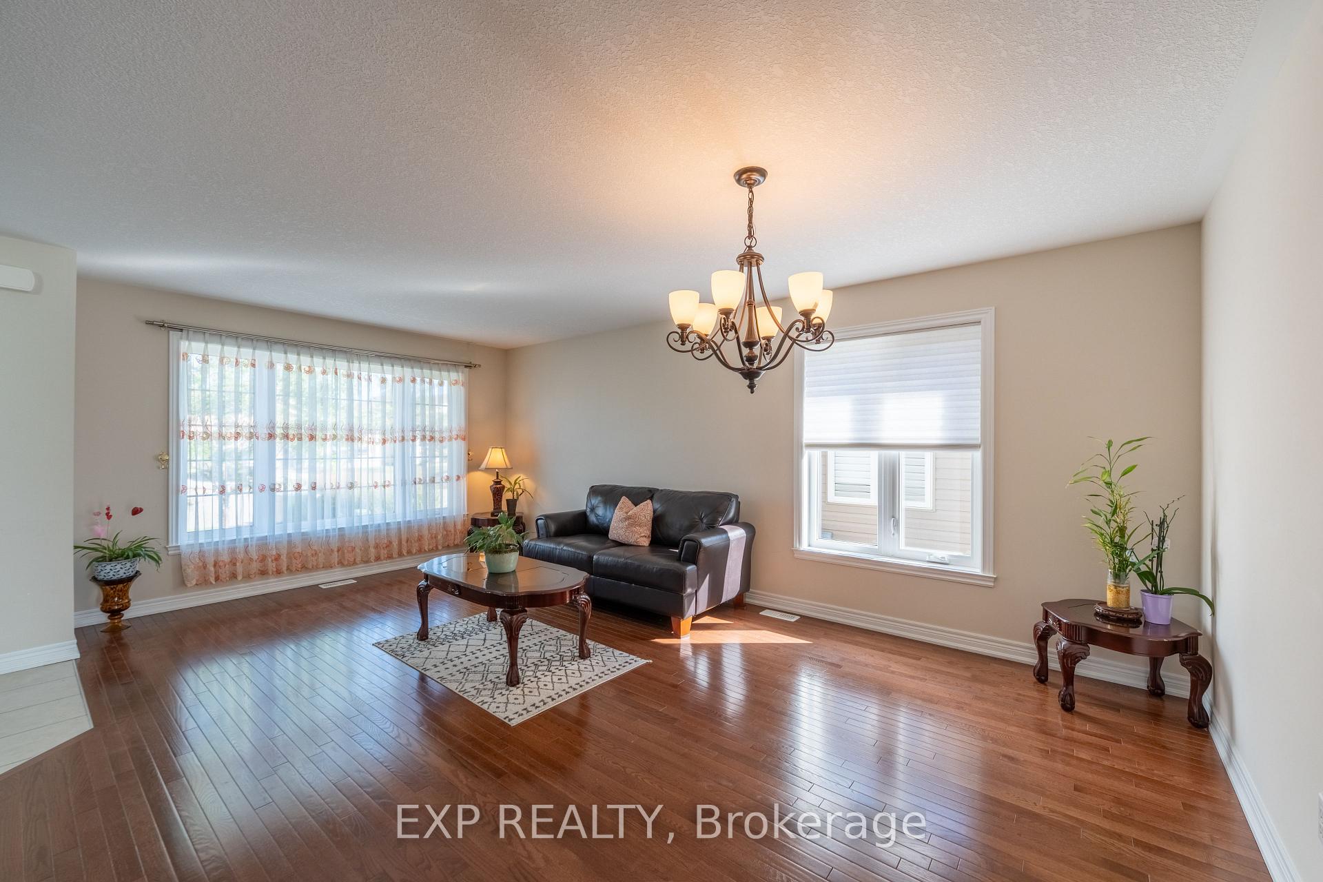 Photo 5 of 37 Helen Drive E, Haldimand — HOMEH